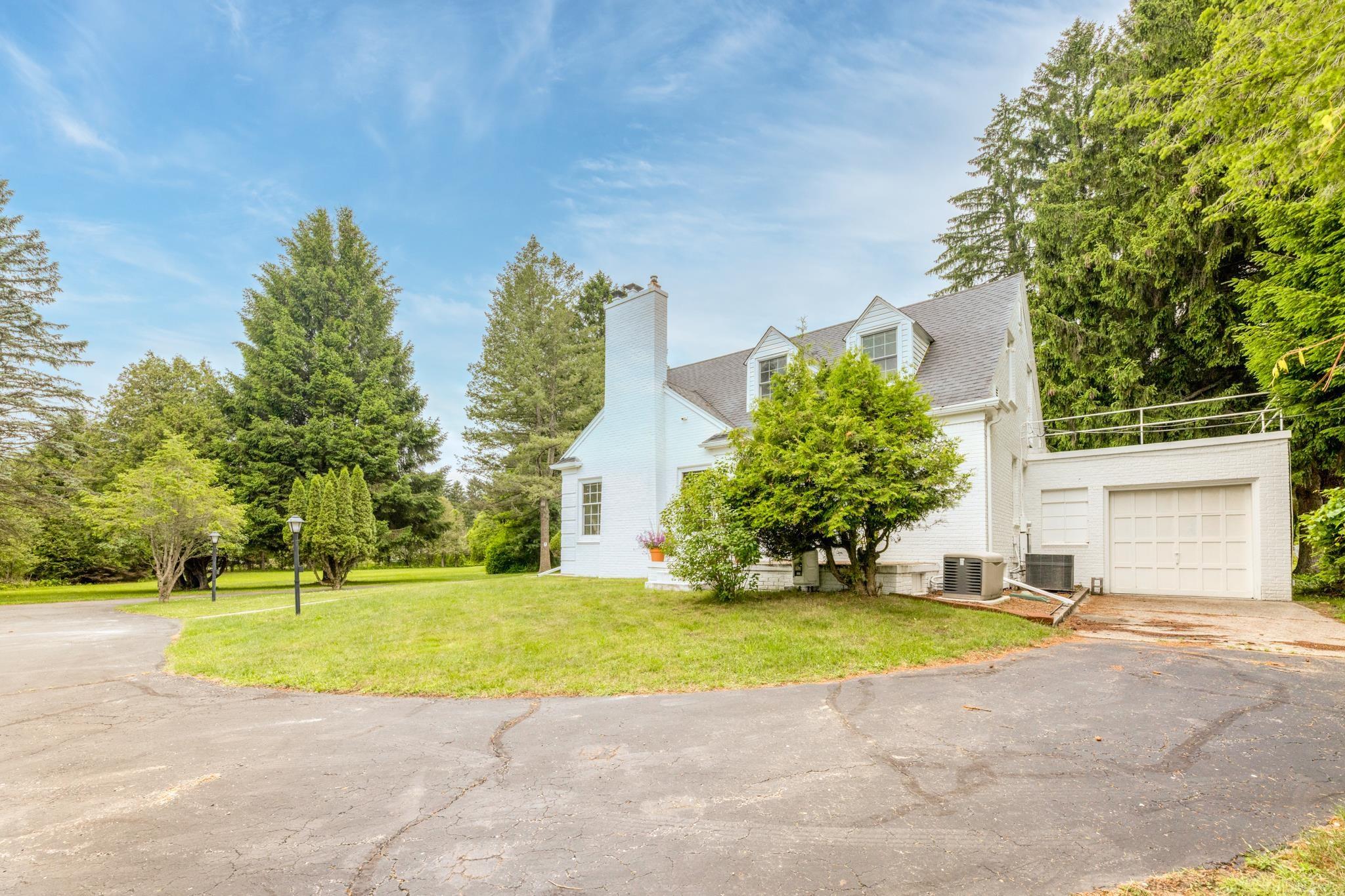 4484 Lakeshore Road