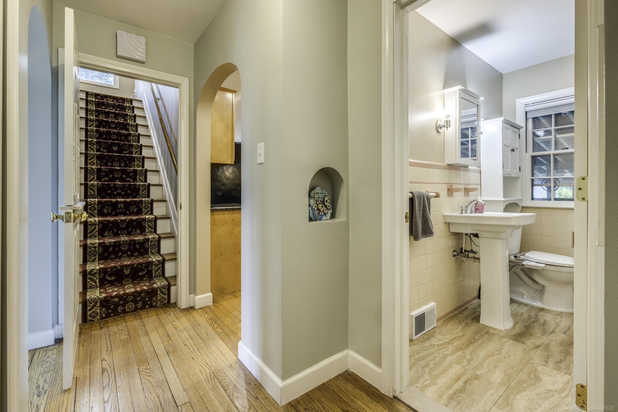 4484 Lakeshore Road