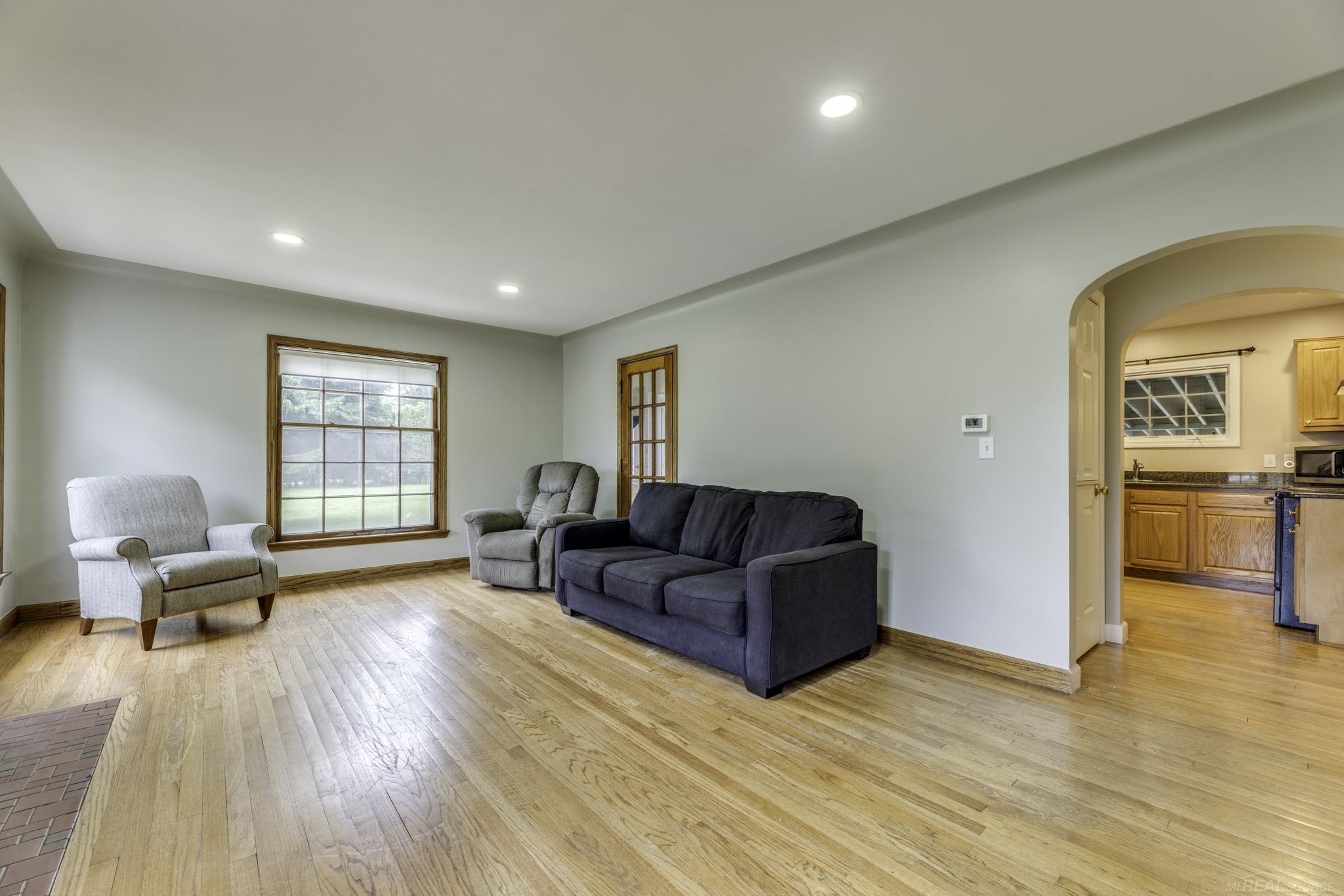 4484 Lakeshore Road