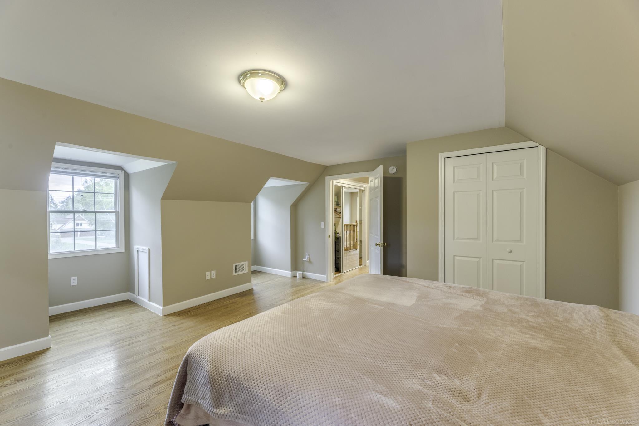 4484 Lakeshore Road