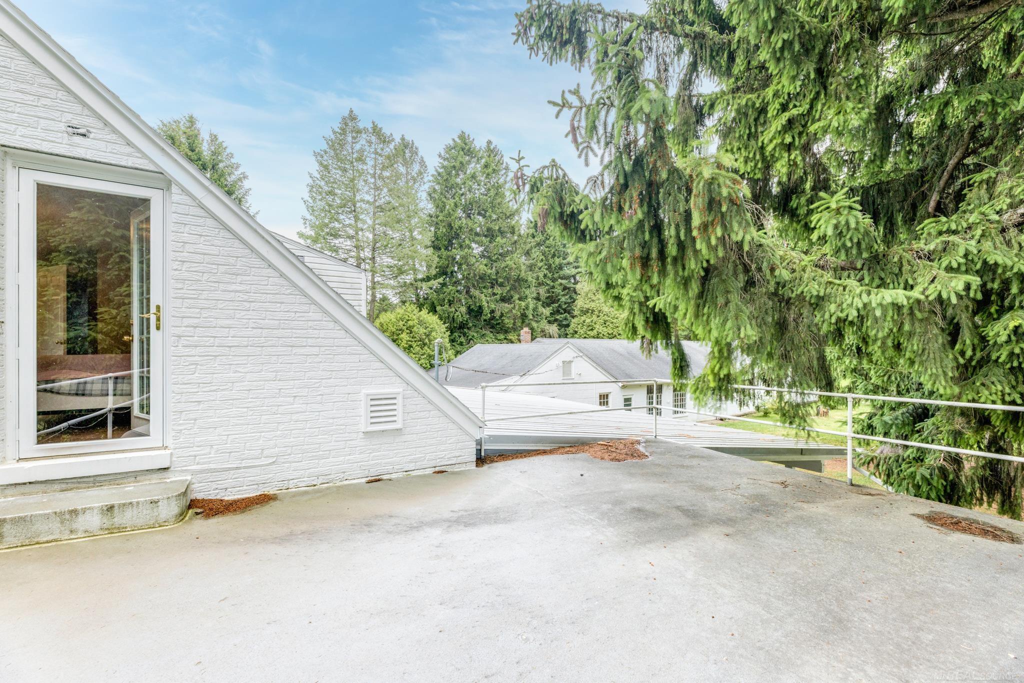 4484 Lakeshore Road