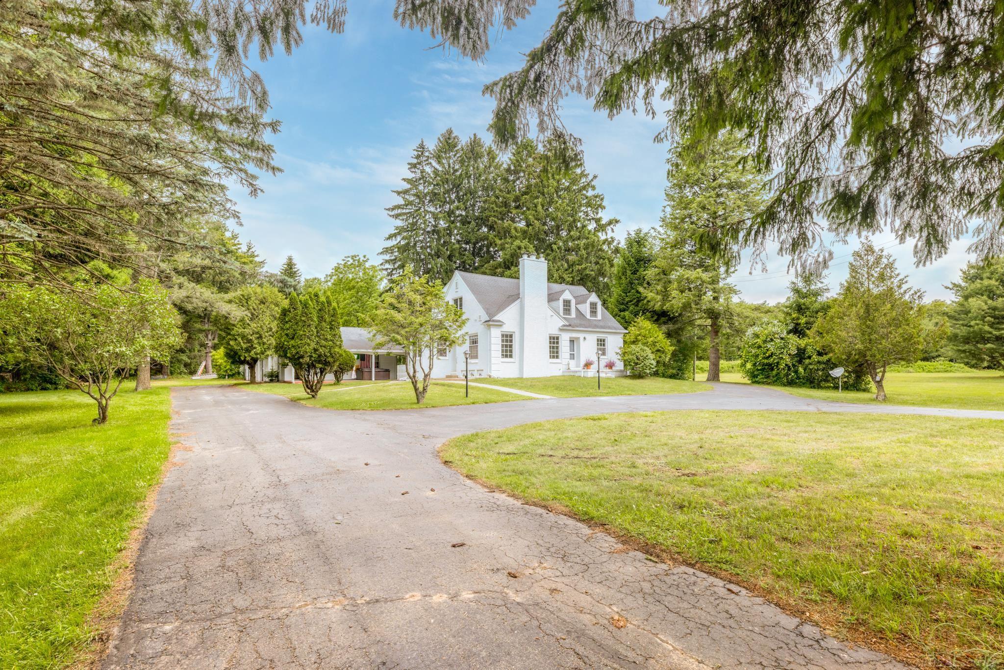 4484 Lakeshore Road