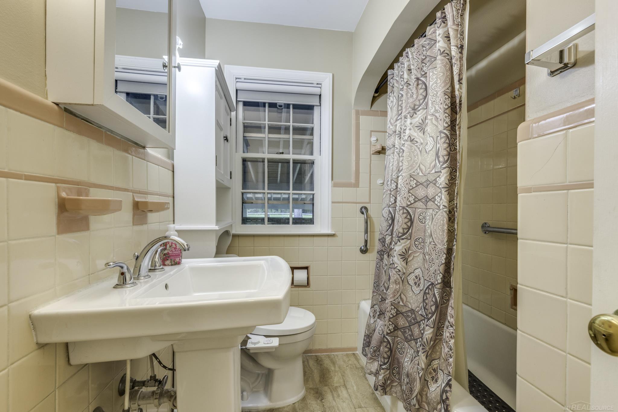 4484 Lakeshore Road