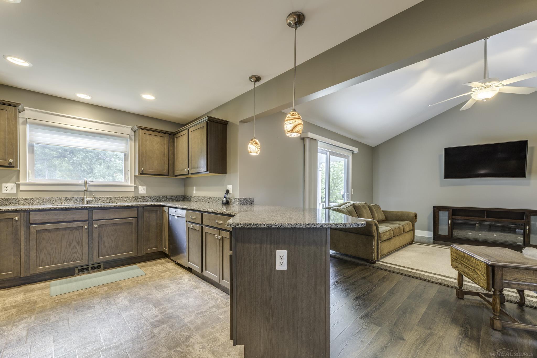 7061 Greenbush Lane