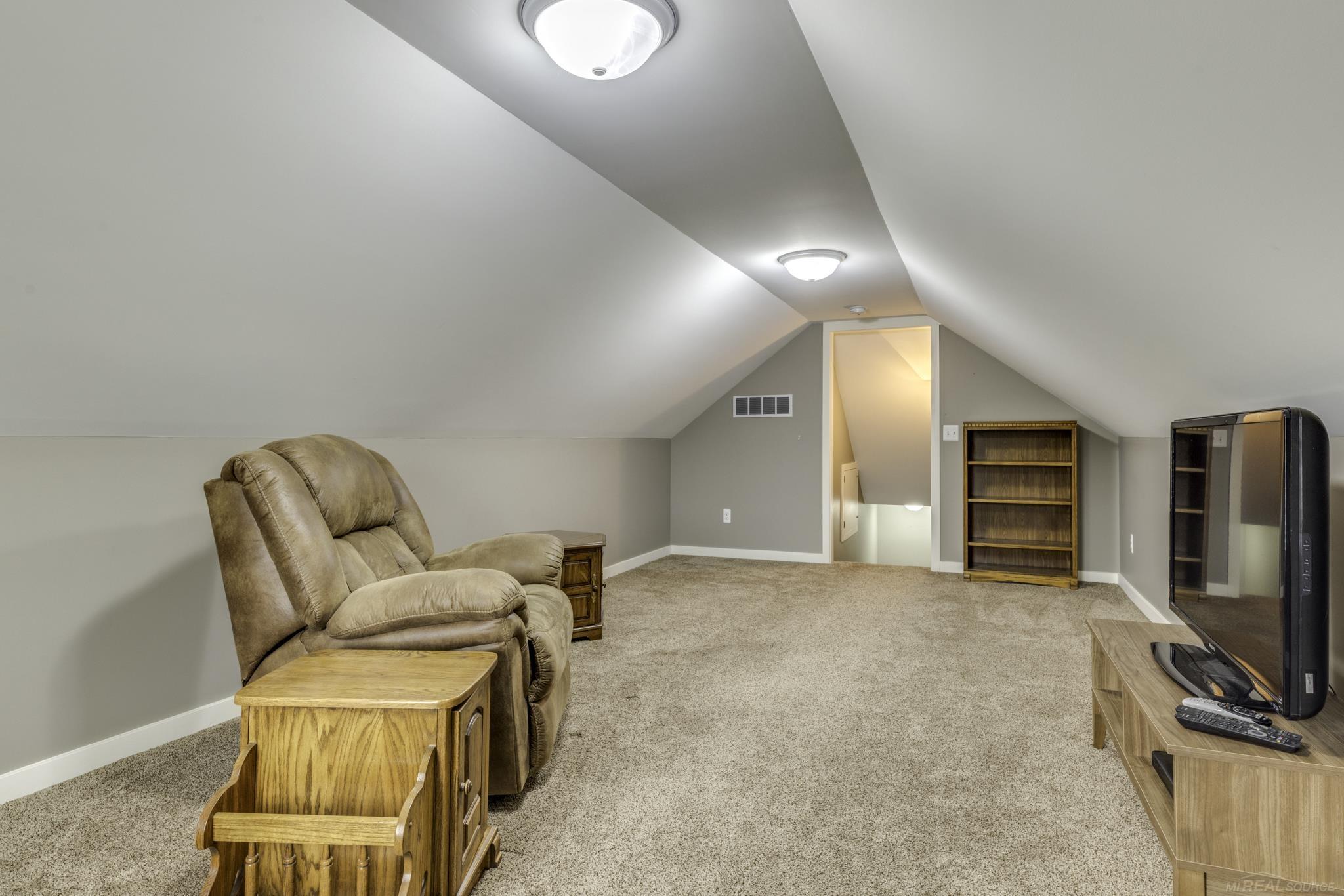 7061 Greenbush Lane