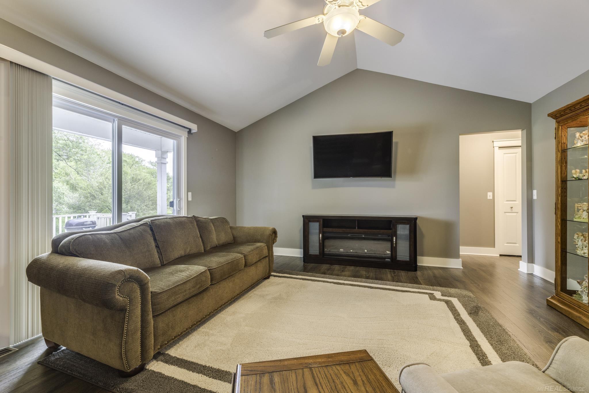 7061 Greenbush Lane