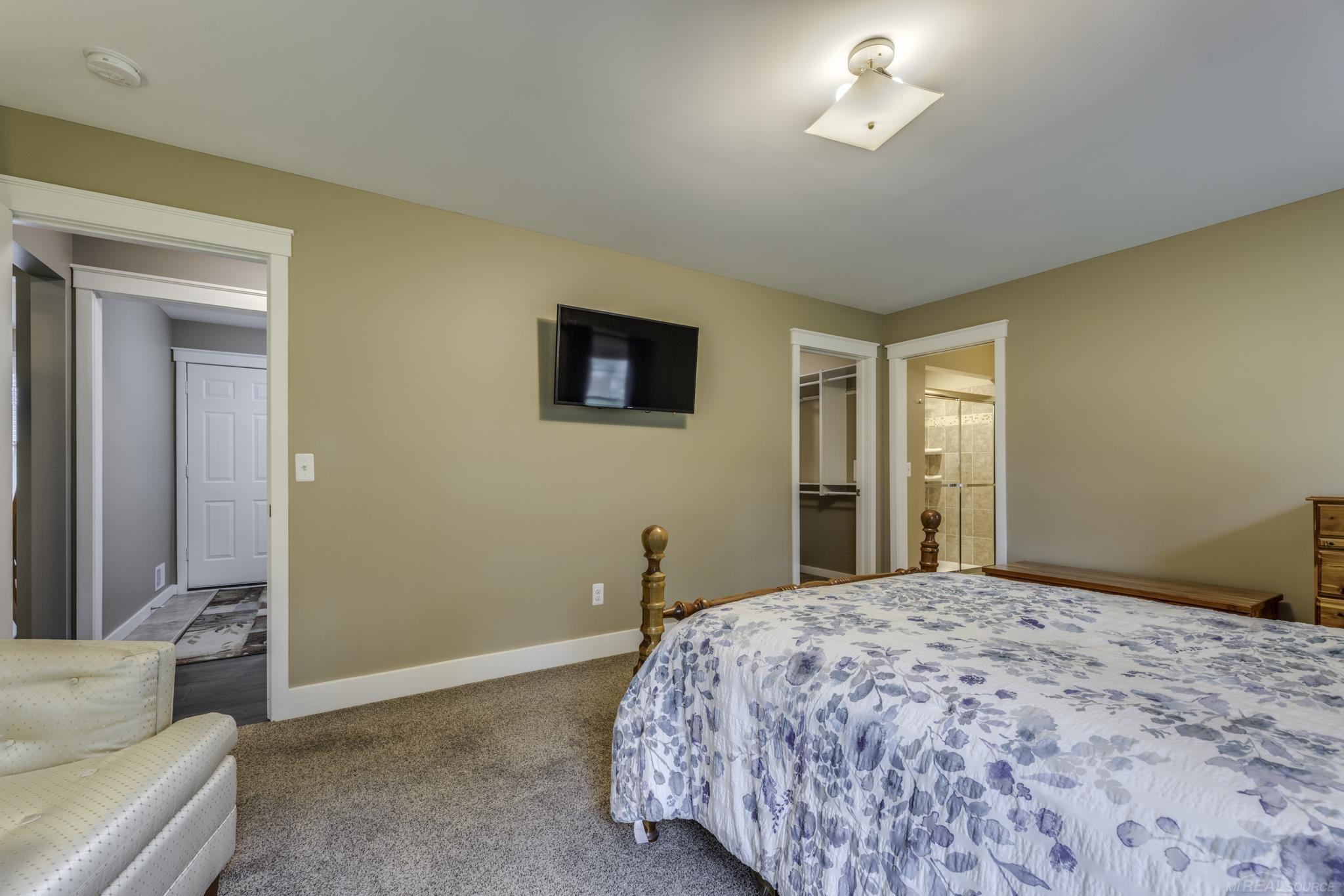 7061 Greenbush Lane