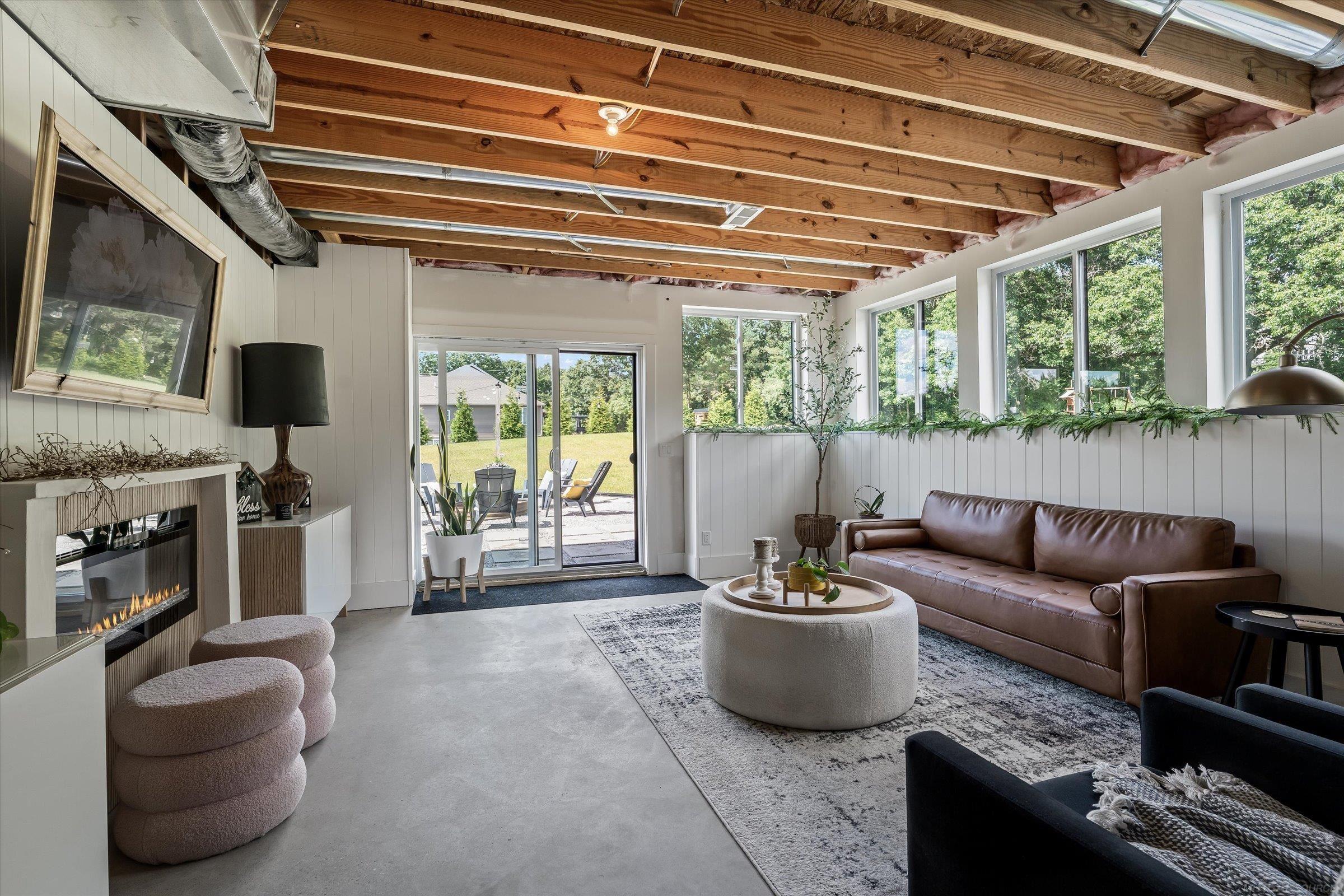 370 Windridge Lane
