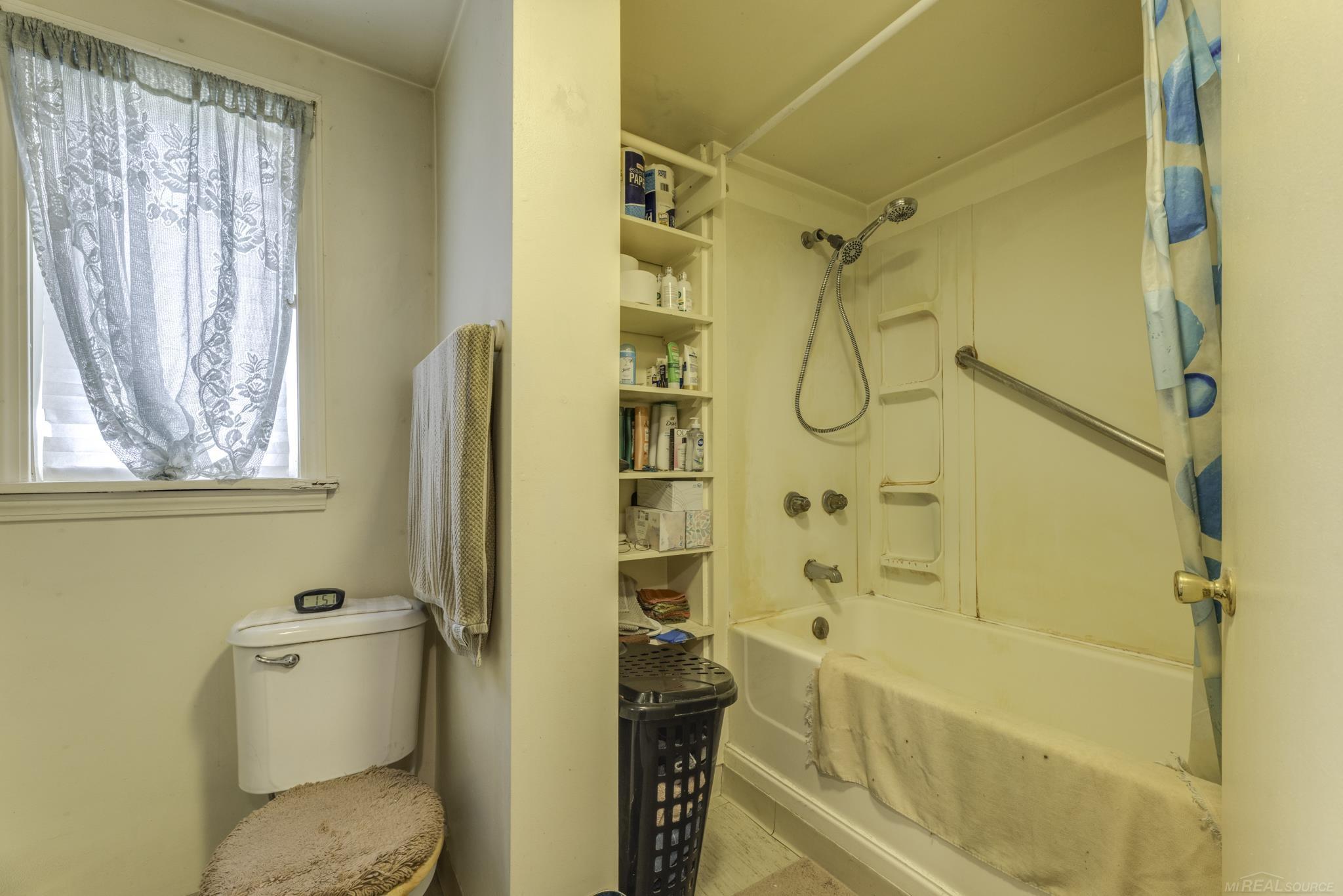 5957 Lakeshore Road