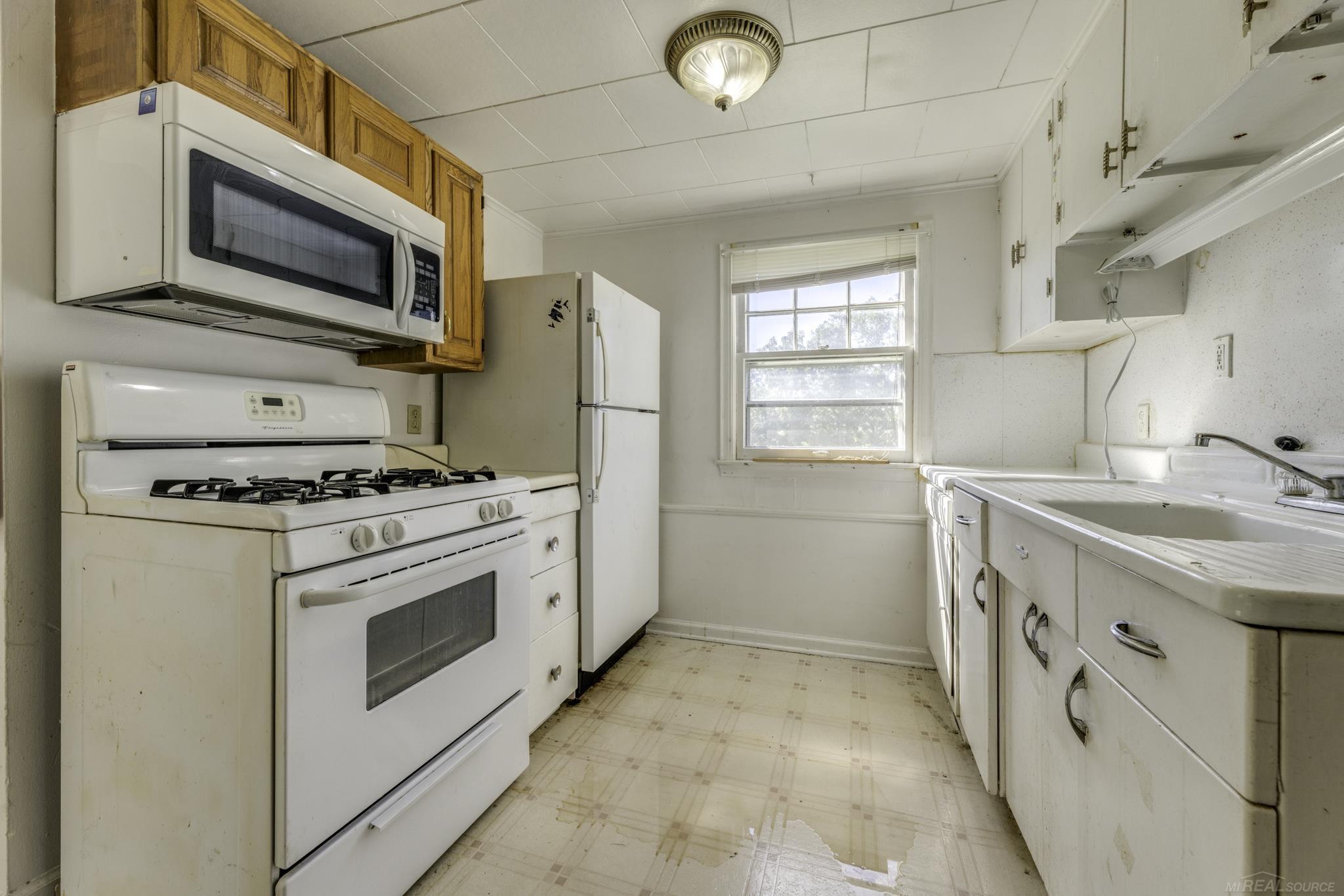 5957 Lakeshore Road
