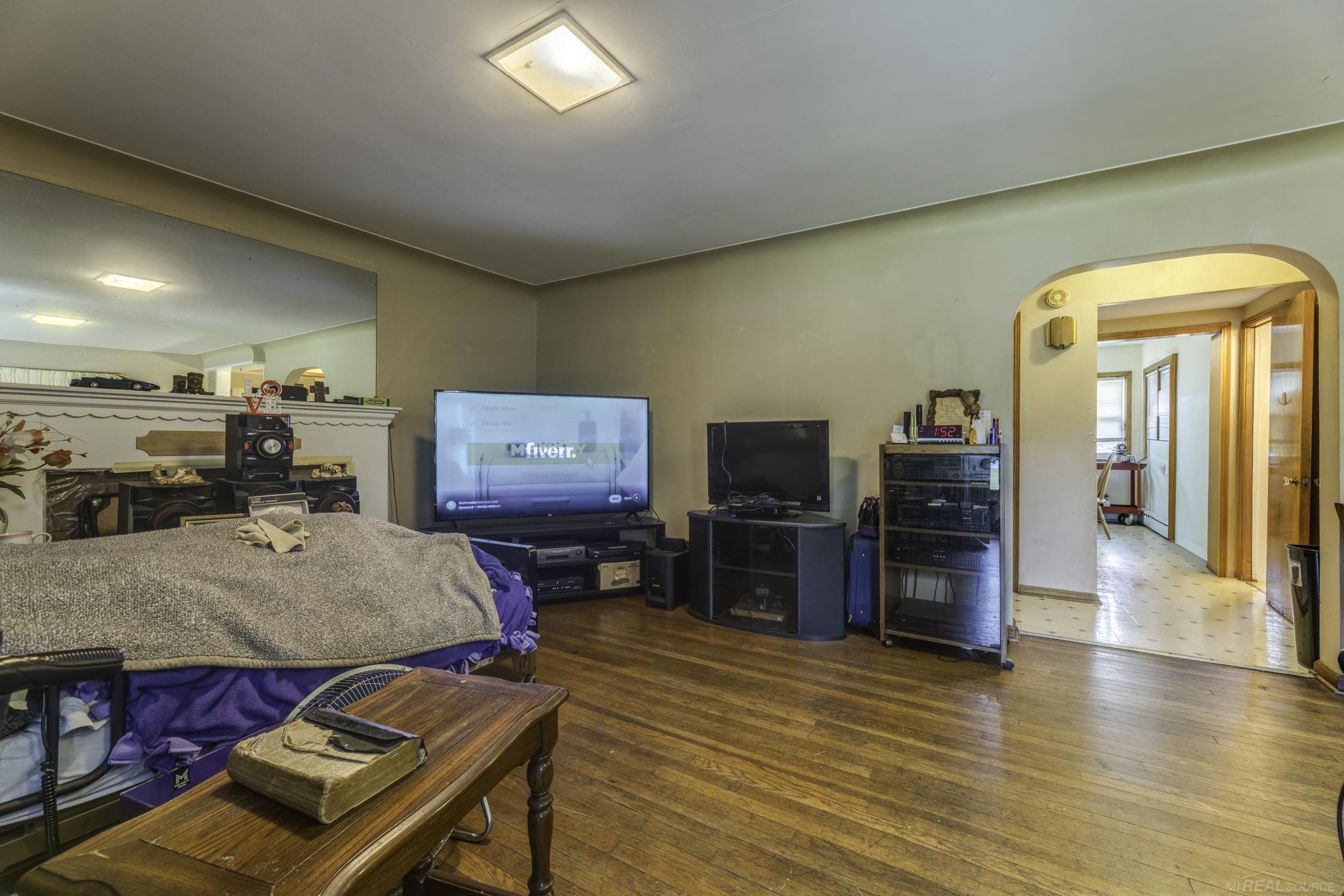 5957 Lakeshore Road
