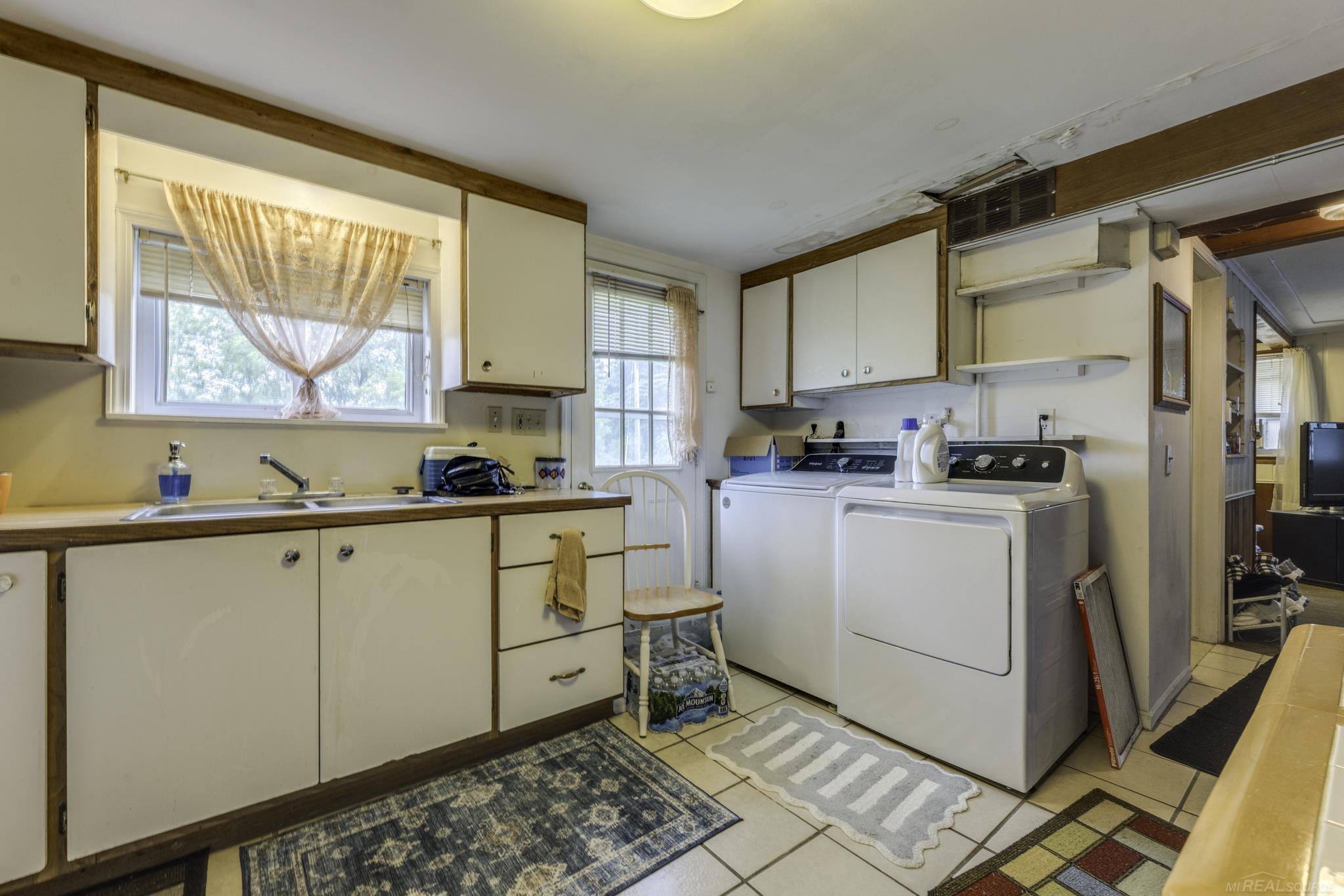 5957 Lakeshore Road