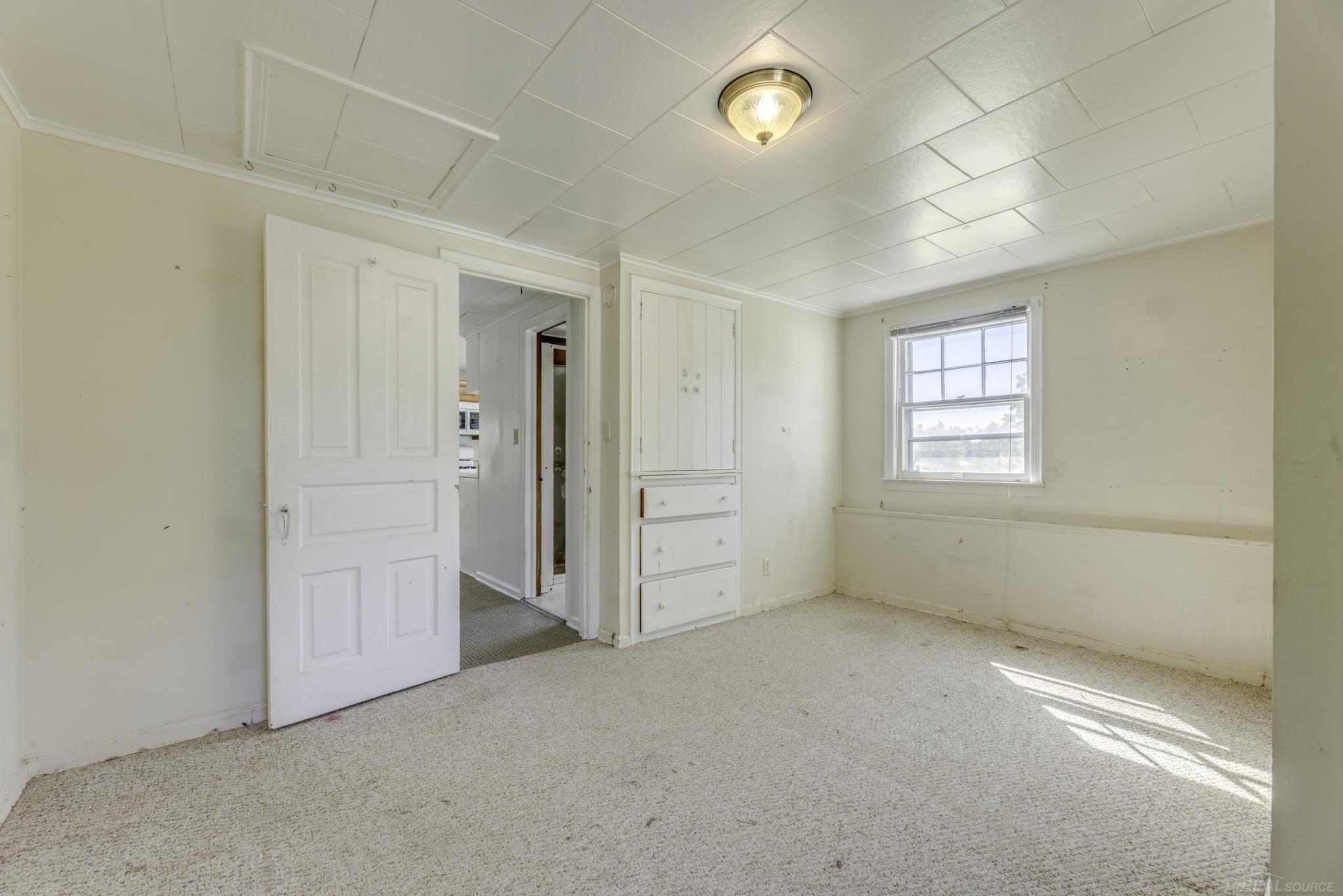 5957 Lakeshore Road