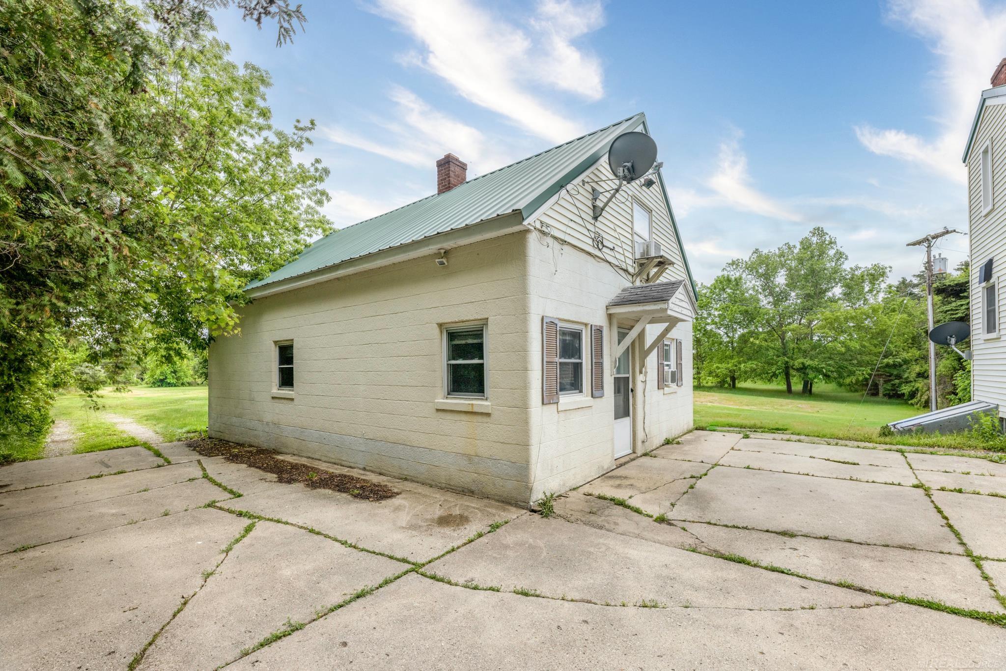 5957 Lakeshore Road