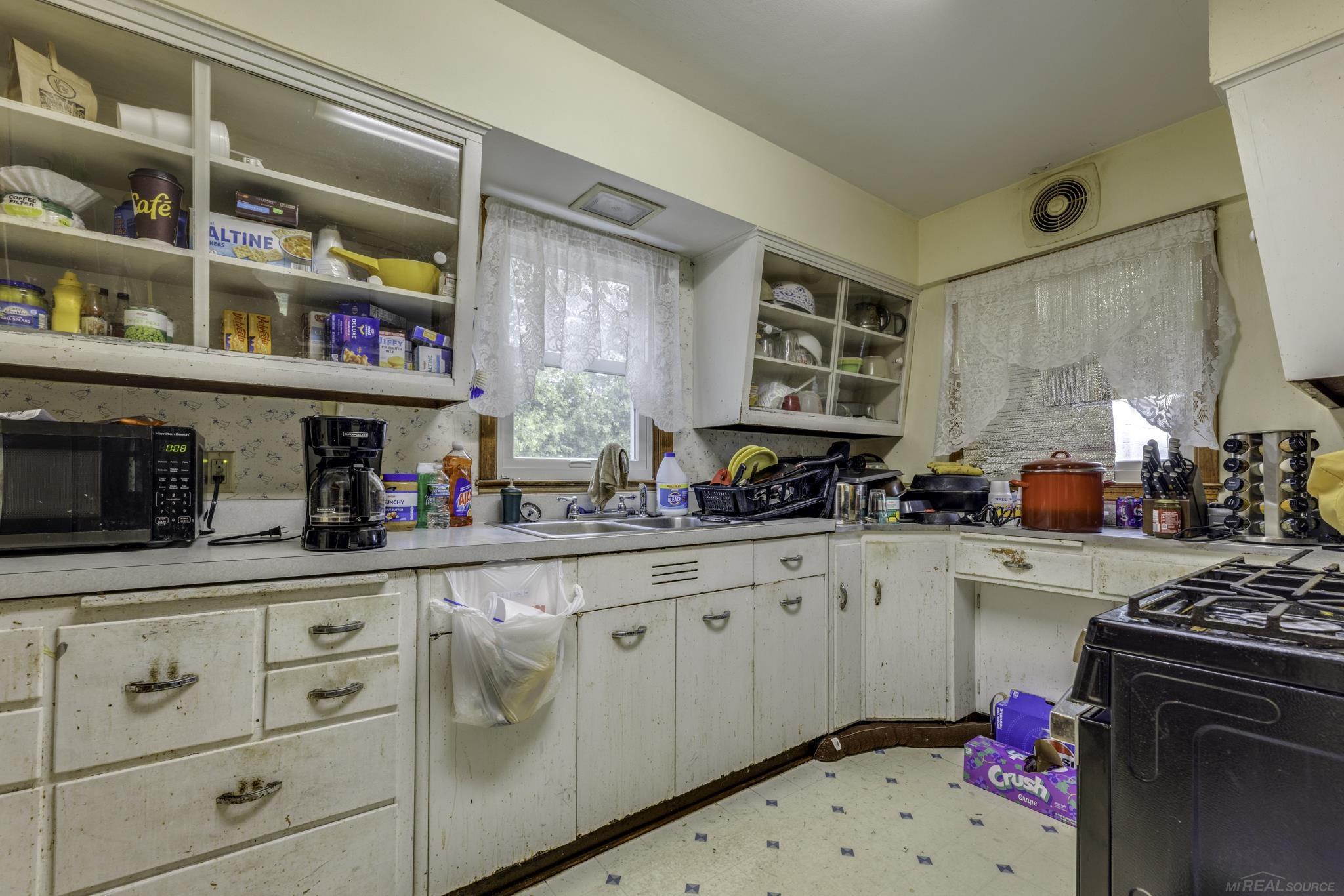 5957 Lakeshore Road