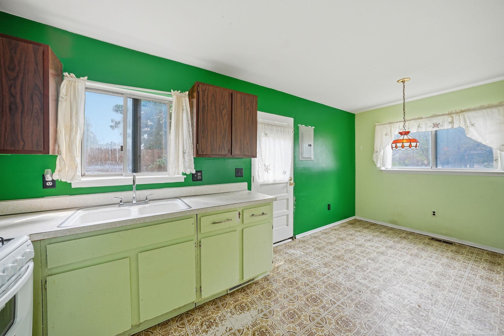 1069 Urbancrest Drive