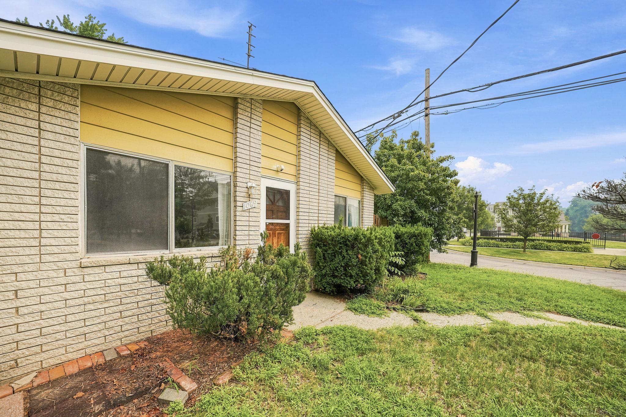 1069 Urbancrest Drive