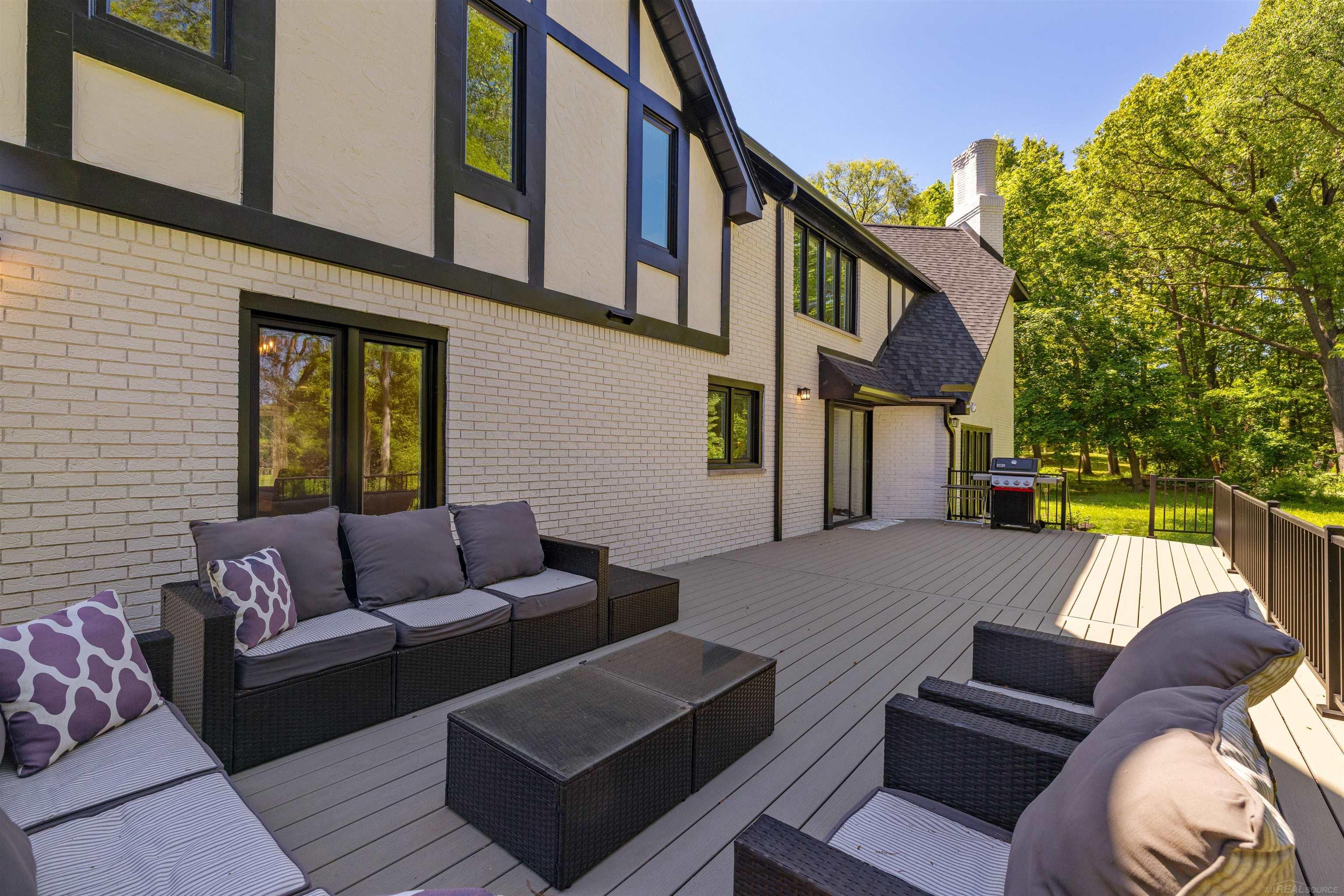 300 Camelot Way