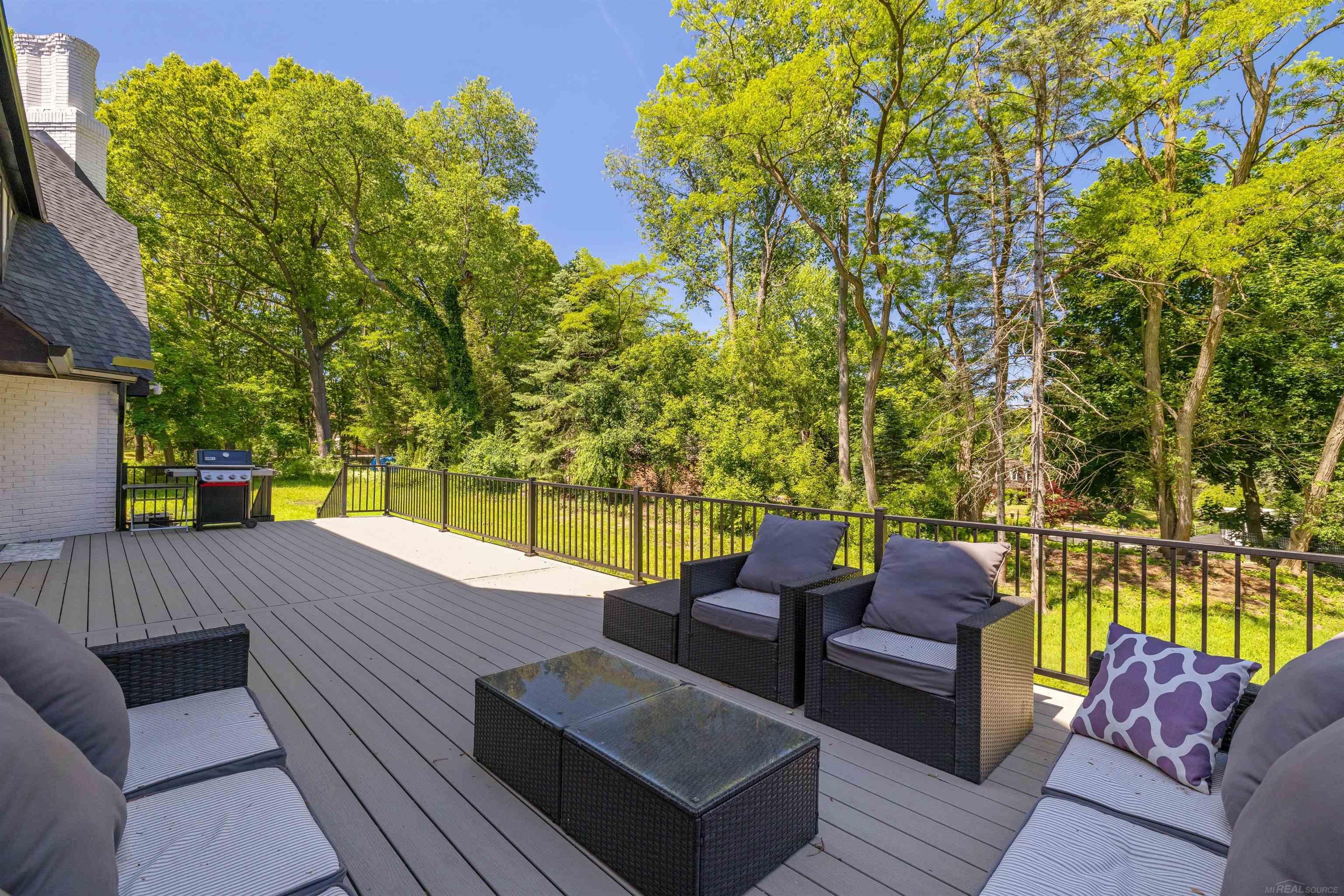 300 Camelot Way