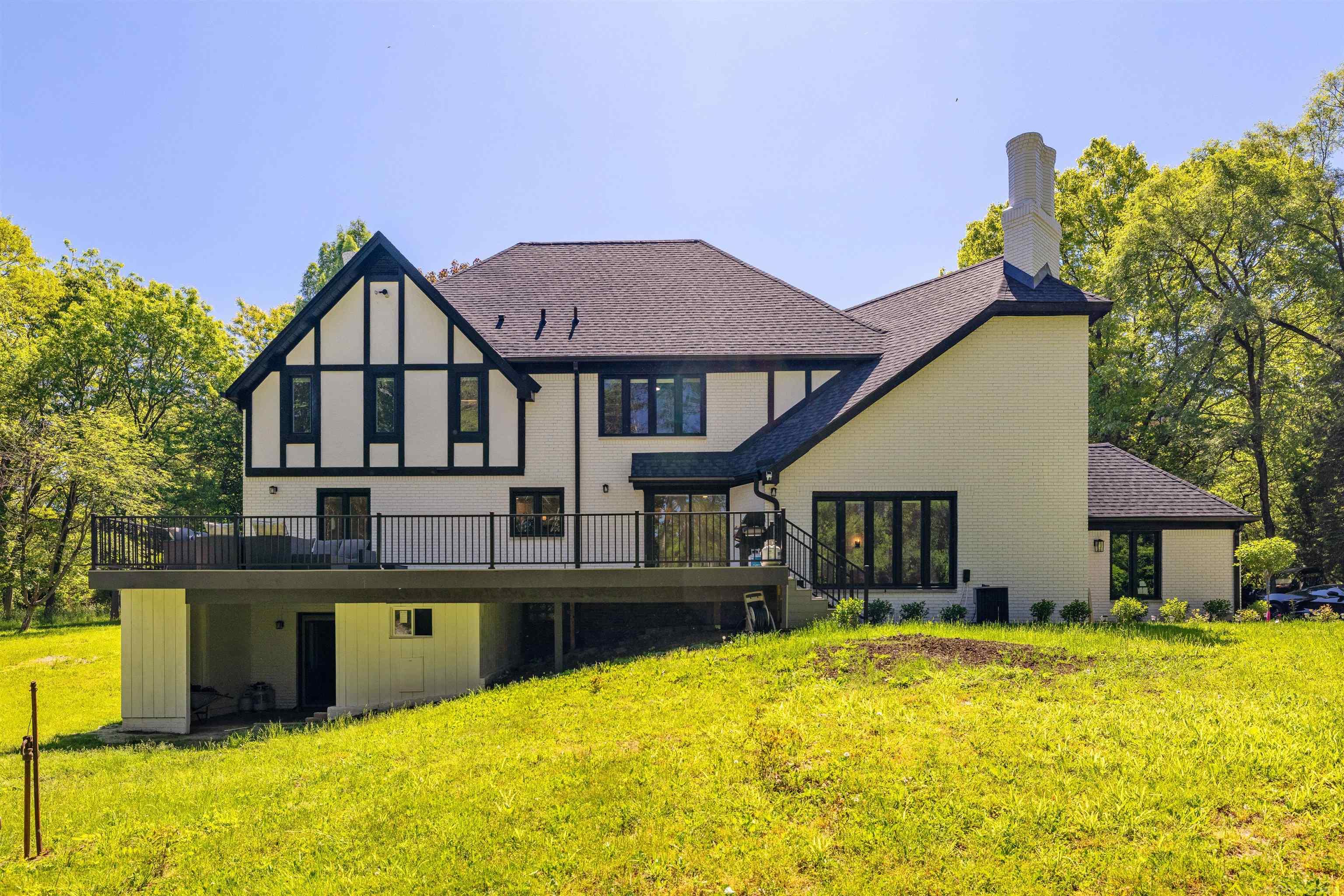 300 Camelot Way
