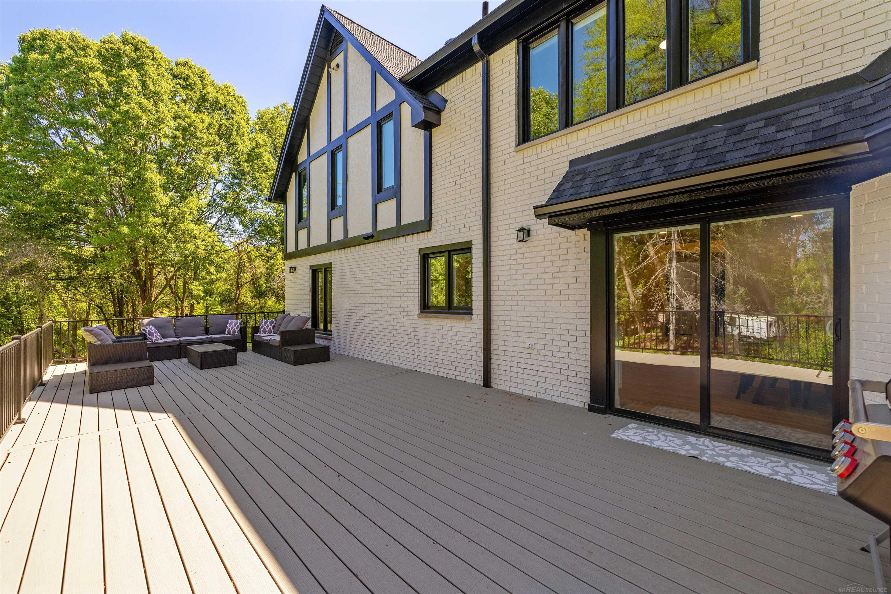 300 Camelot Way