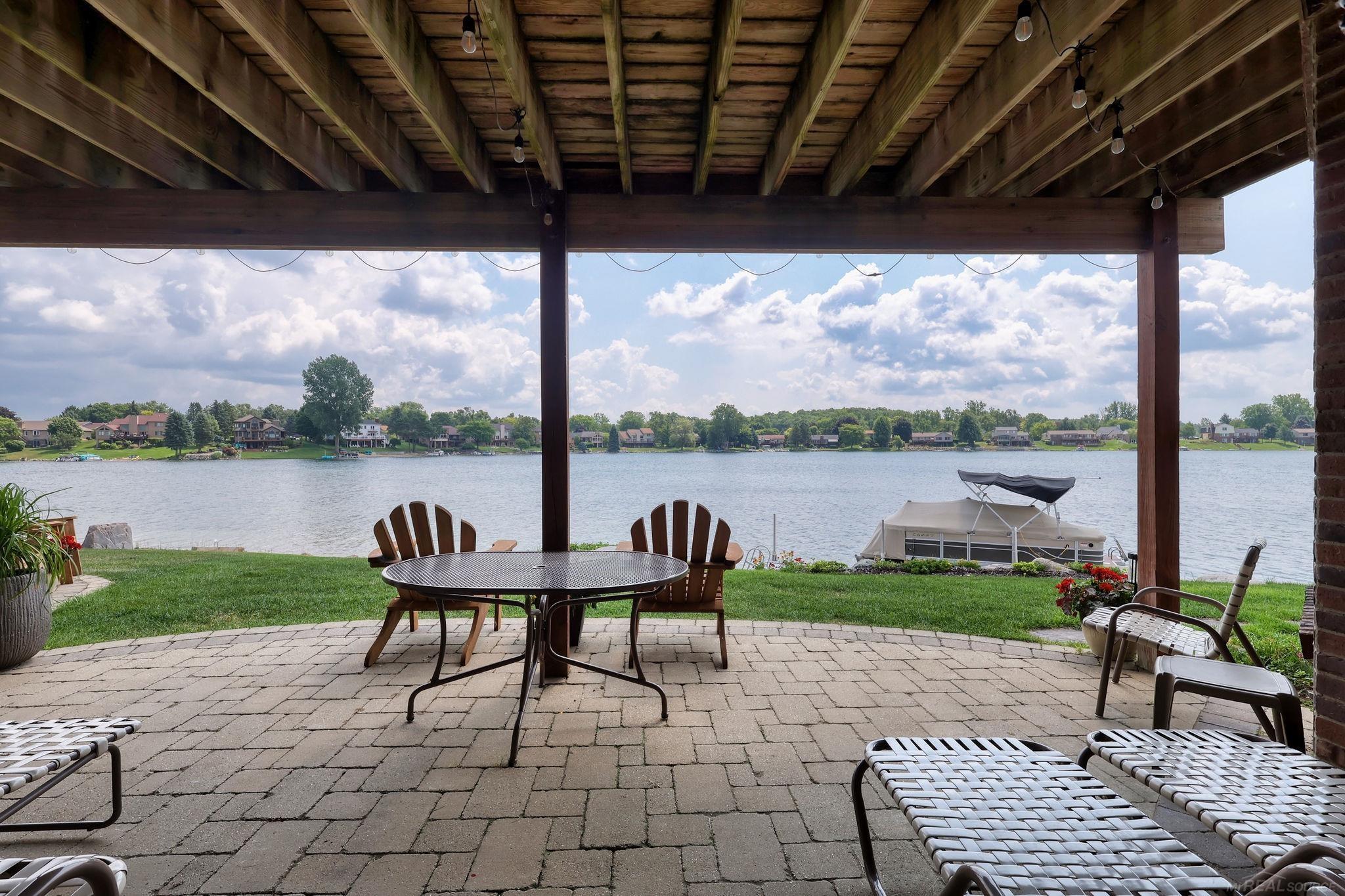 750 Bay Pointe Drive