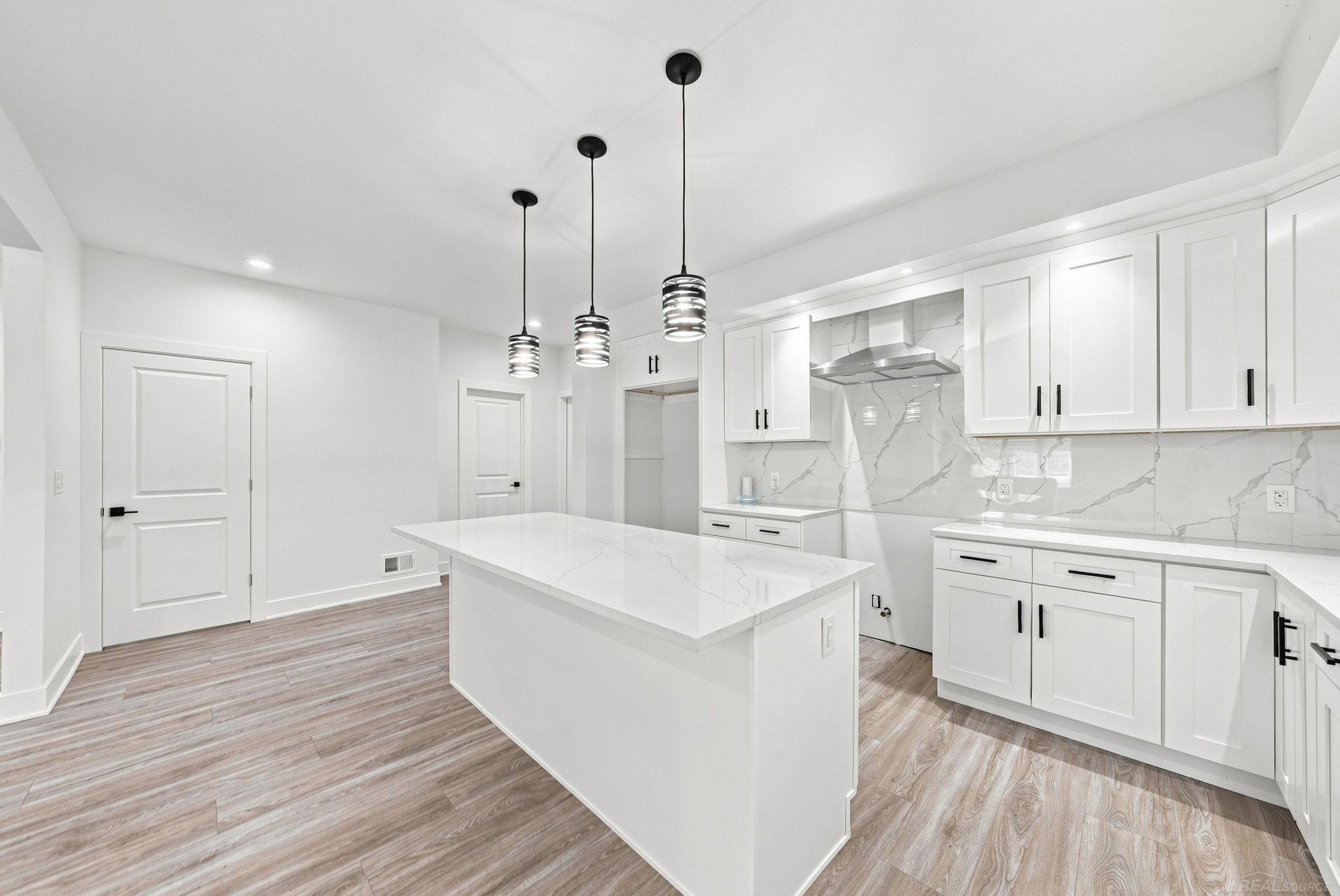 3438 Balfour Road