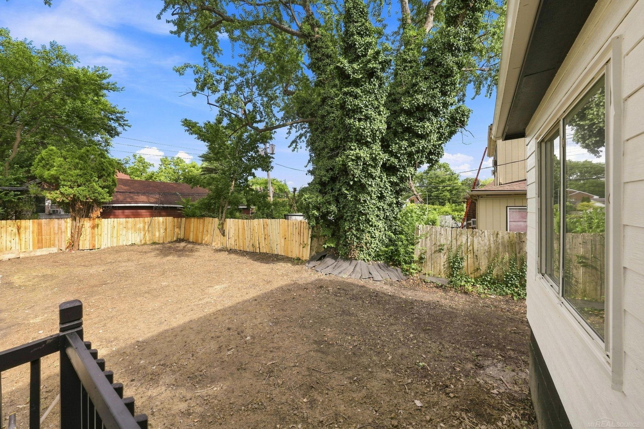 3438 Balfour Road
