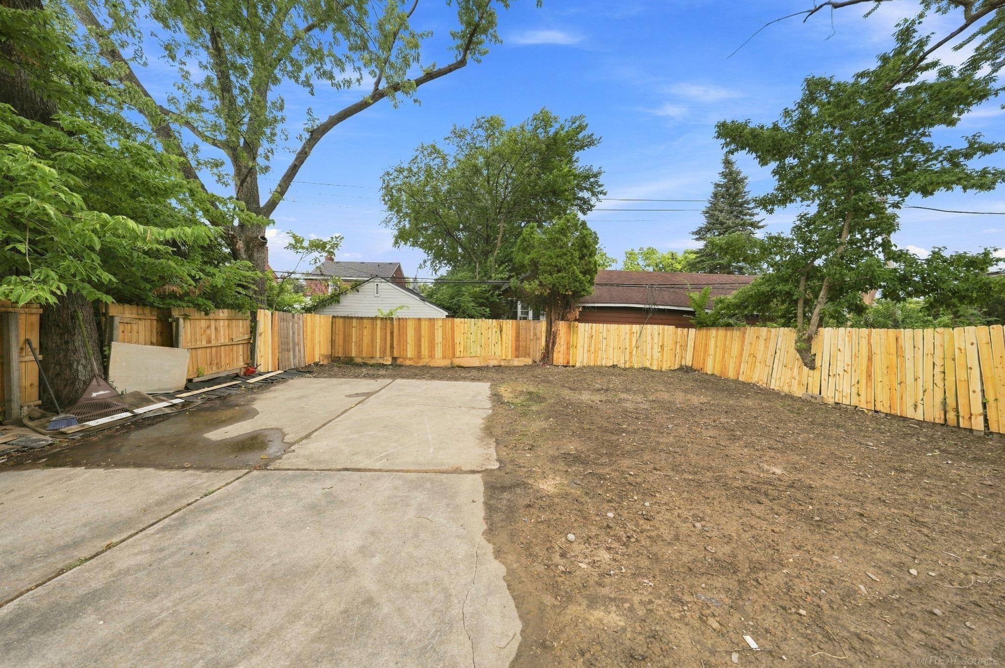 3438 Balfour Road