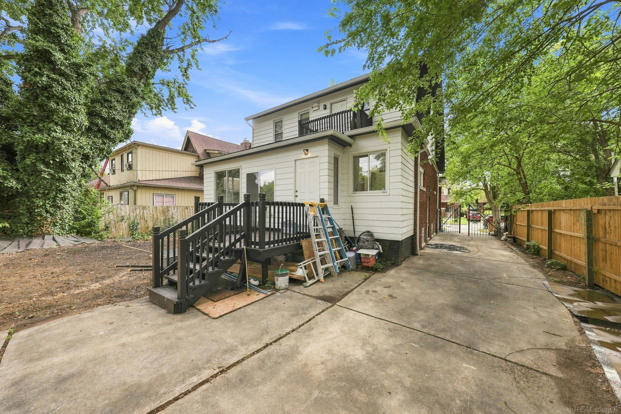 3438 Balfour Road
