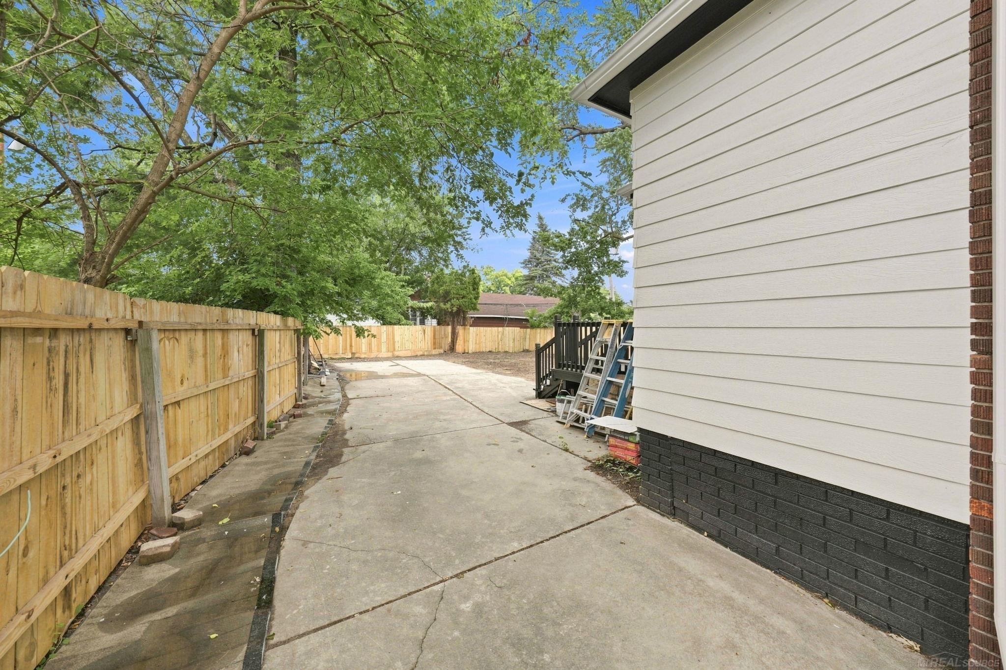 3438 Balfour Road