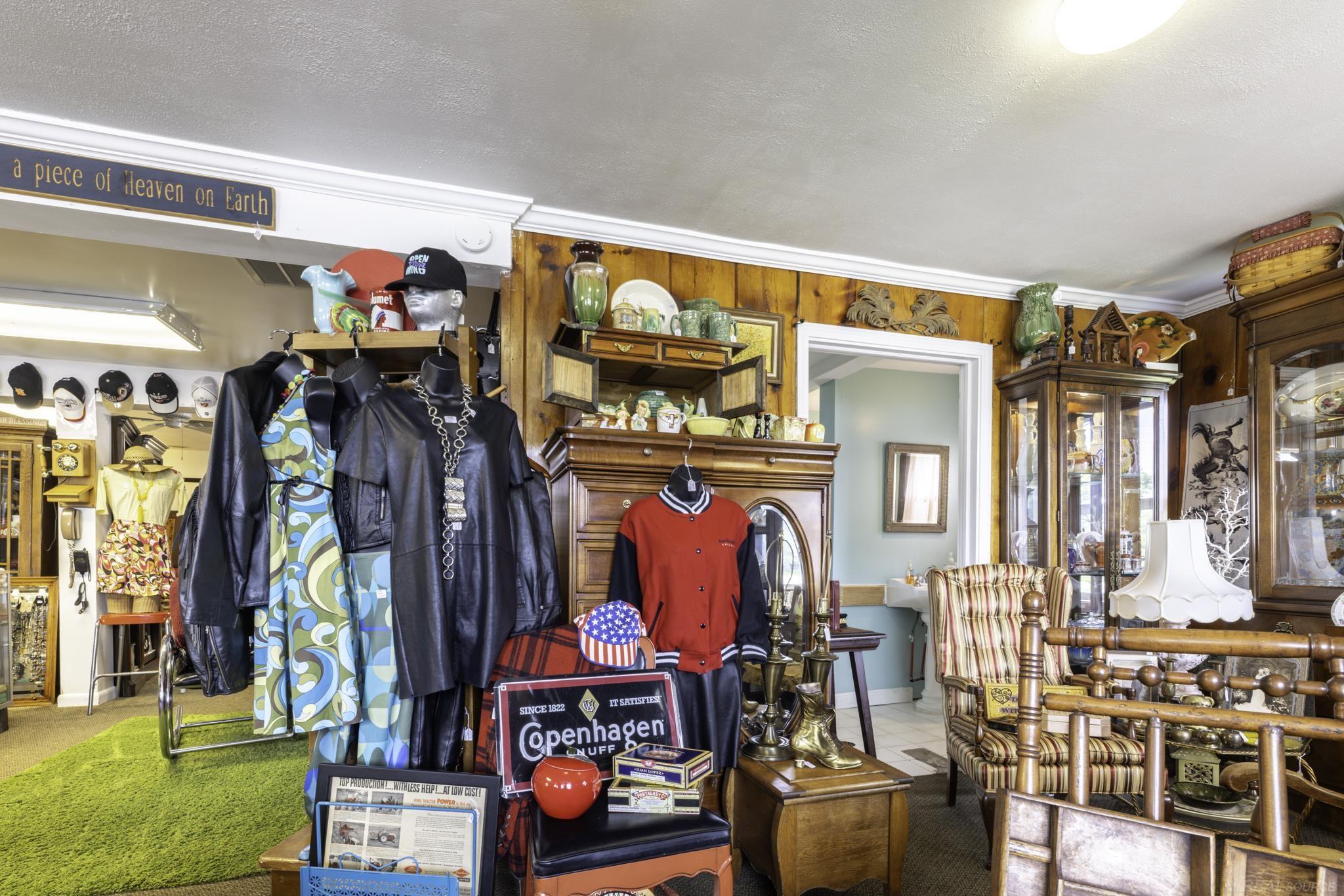 6894 Lakeshore Road
