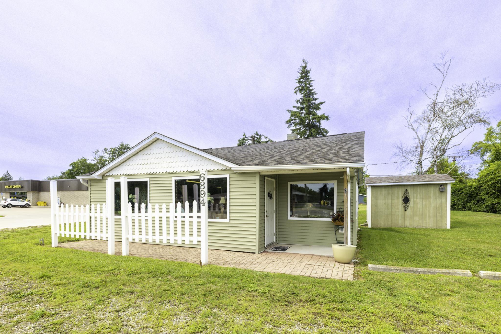 6894 Lakeshore Road