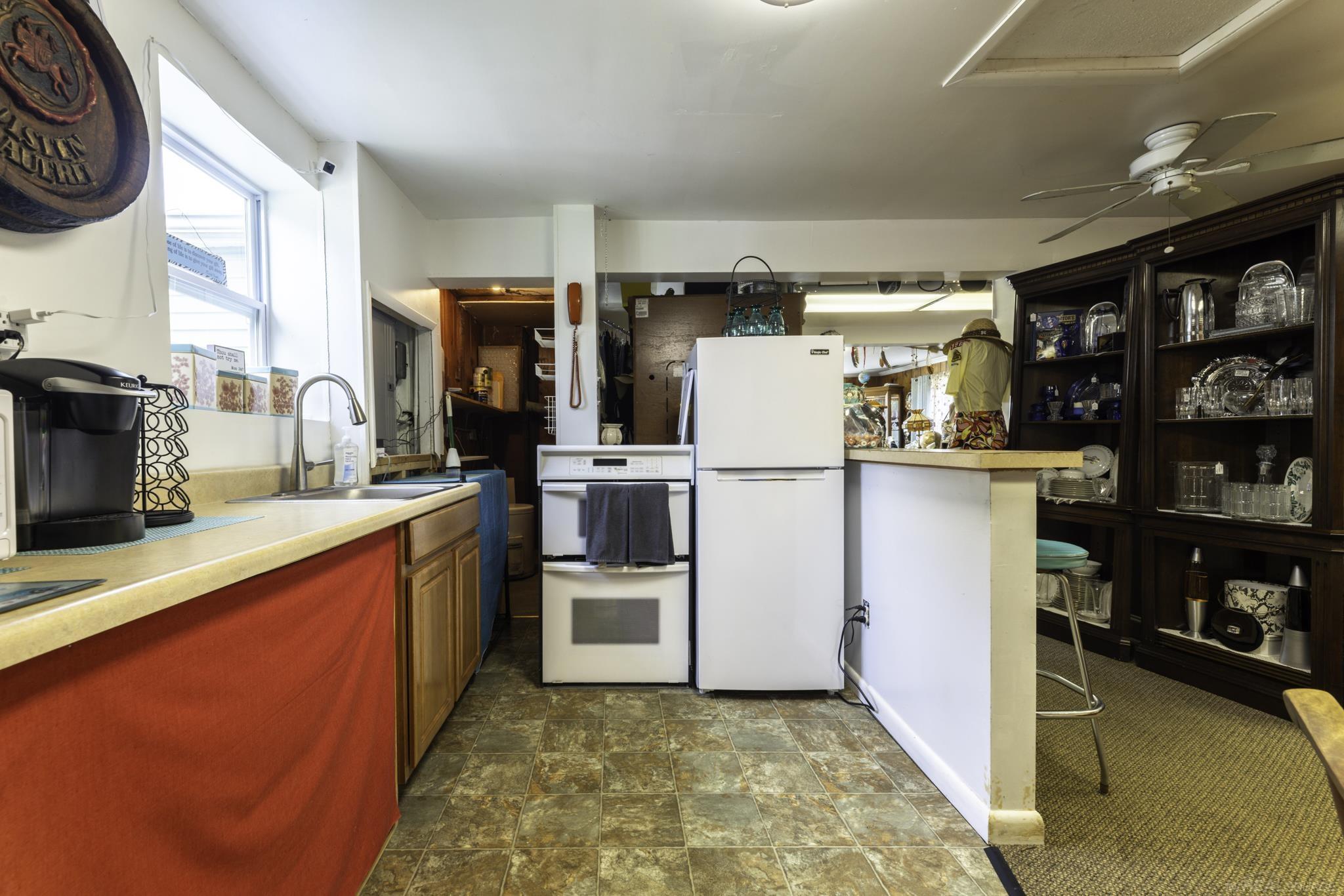 6894 Lakeshore Road