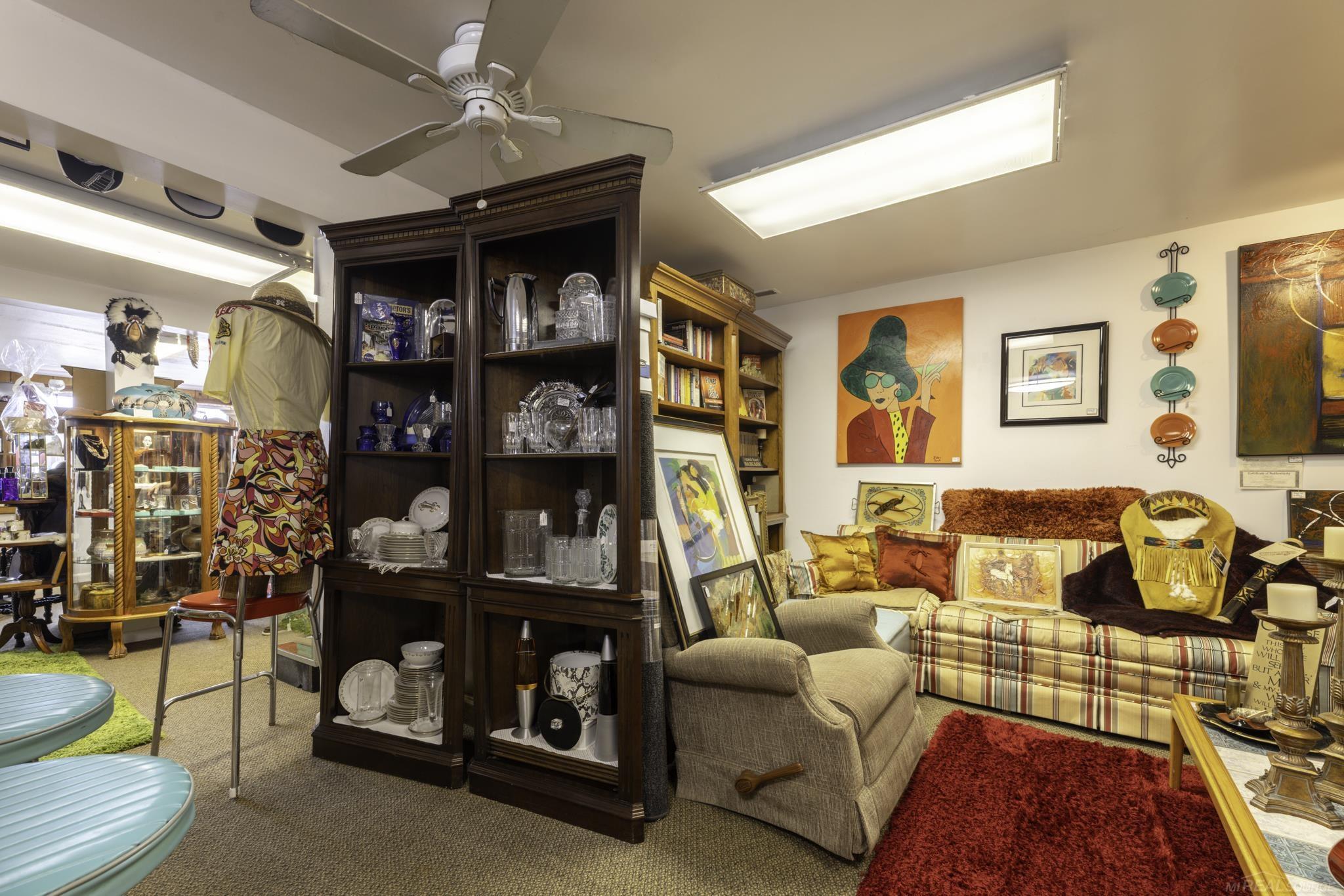 6894 Lakeshore Road
