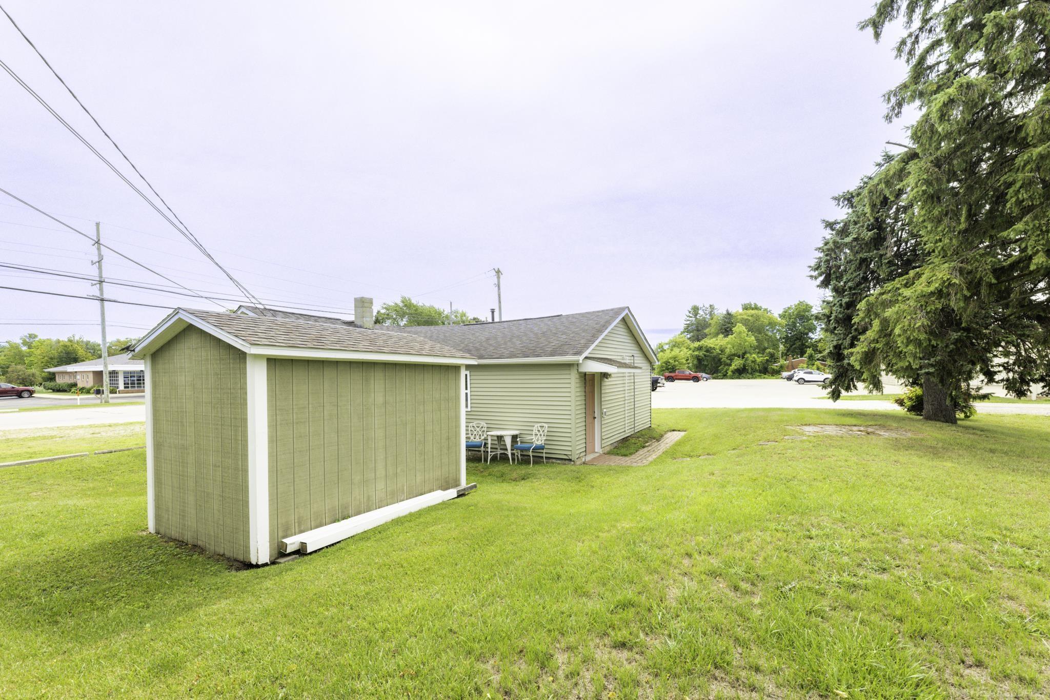 6894 Lakeshore Road