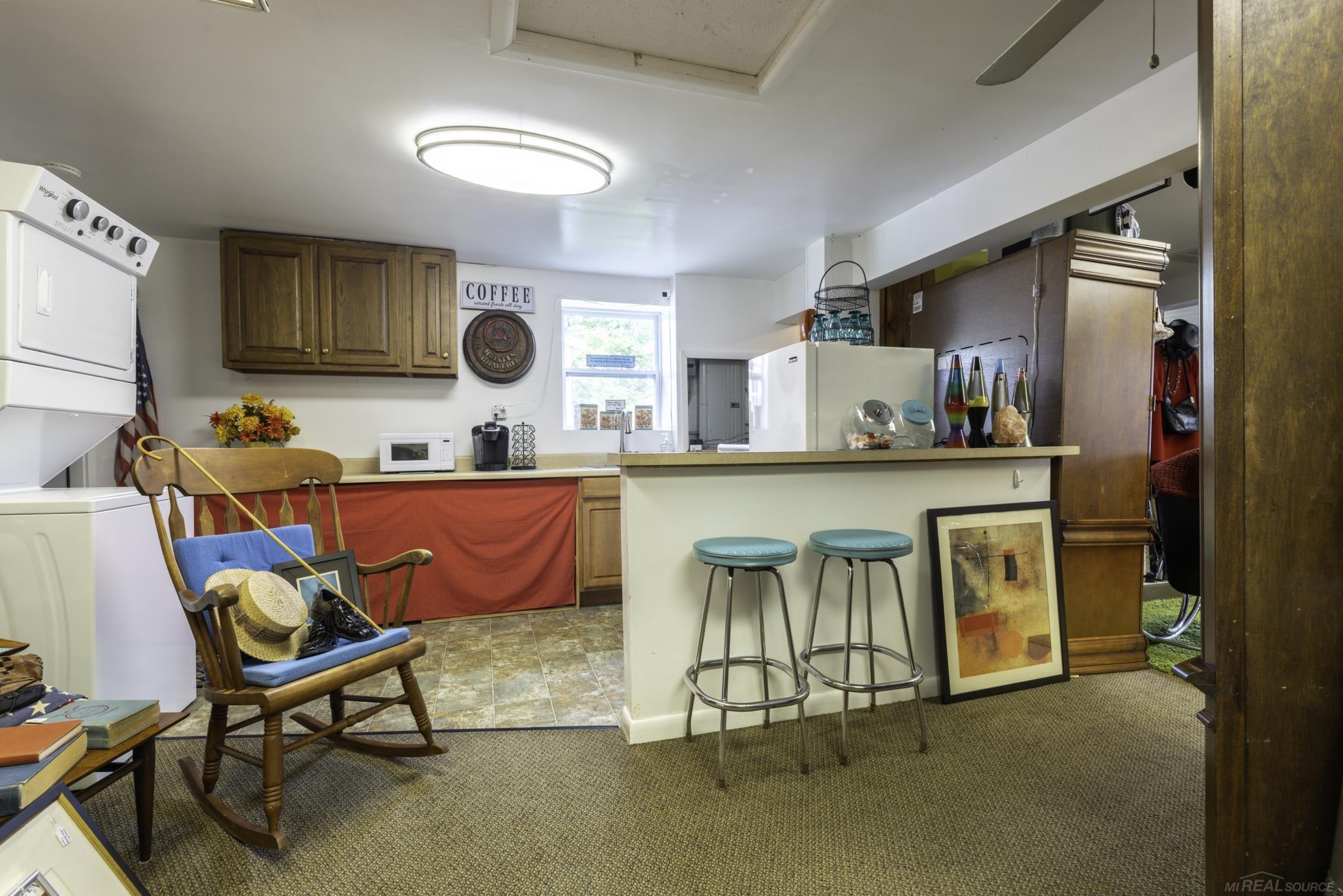 6894 Lakeshore Road