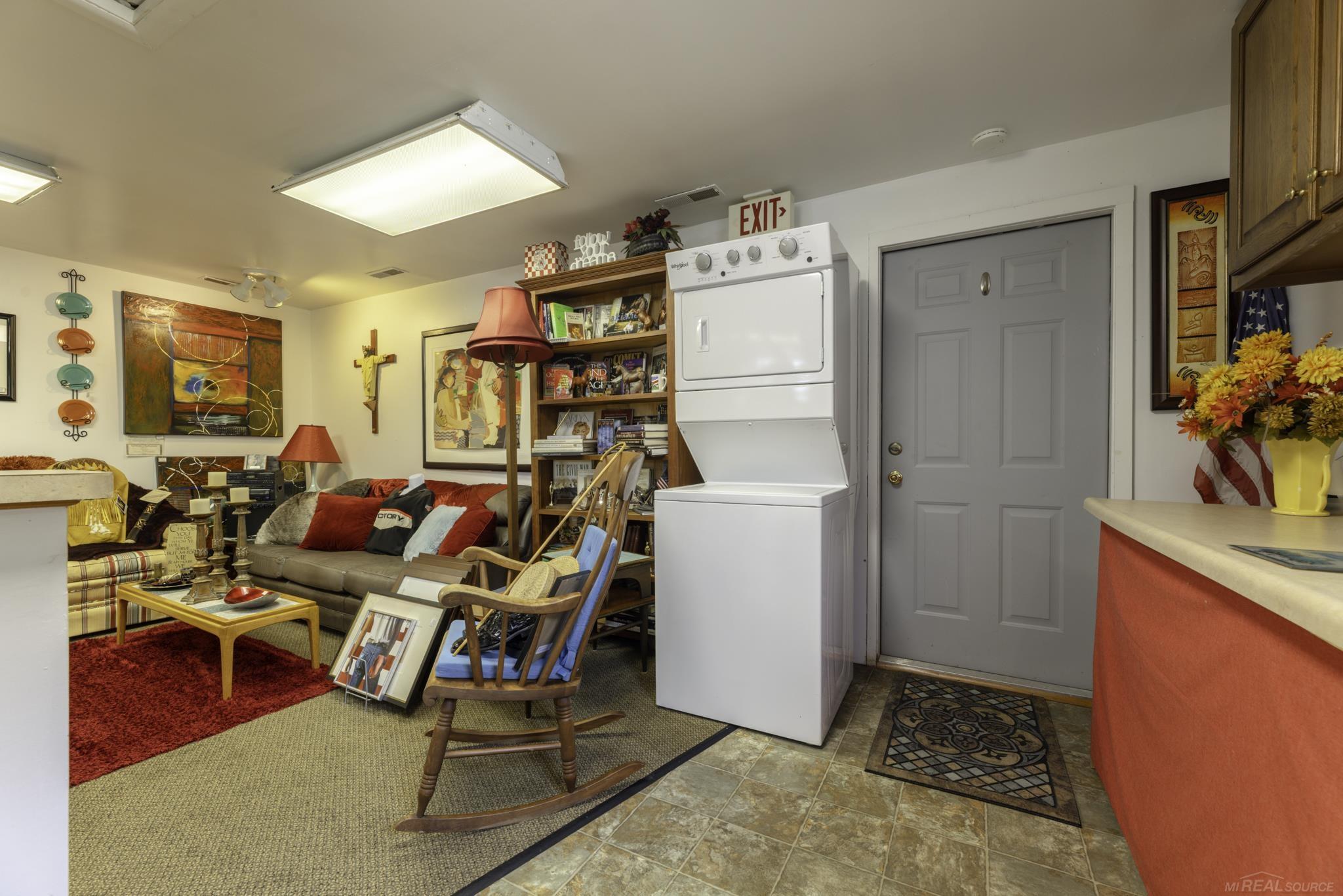6894 Lakeshore Road
