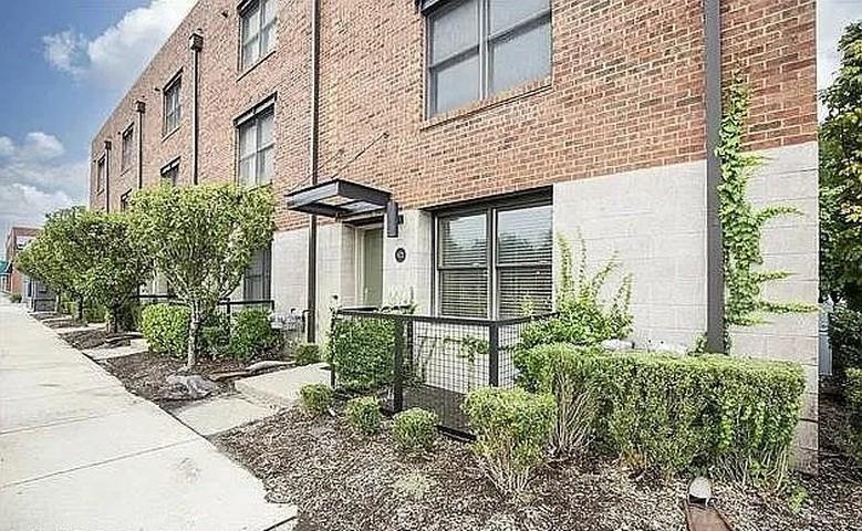 672 W 11 Mile Road