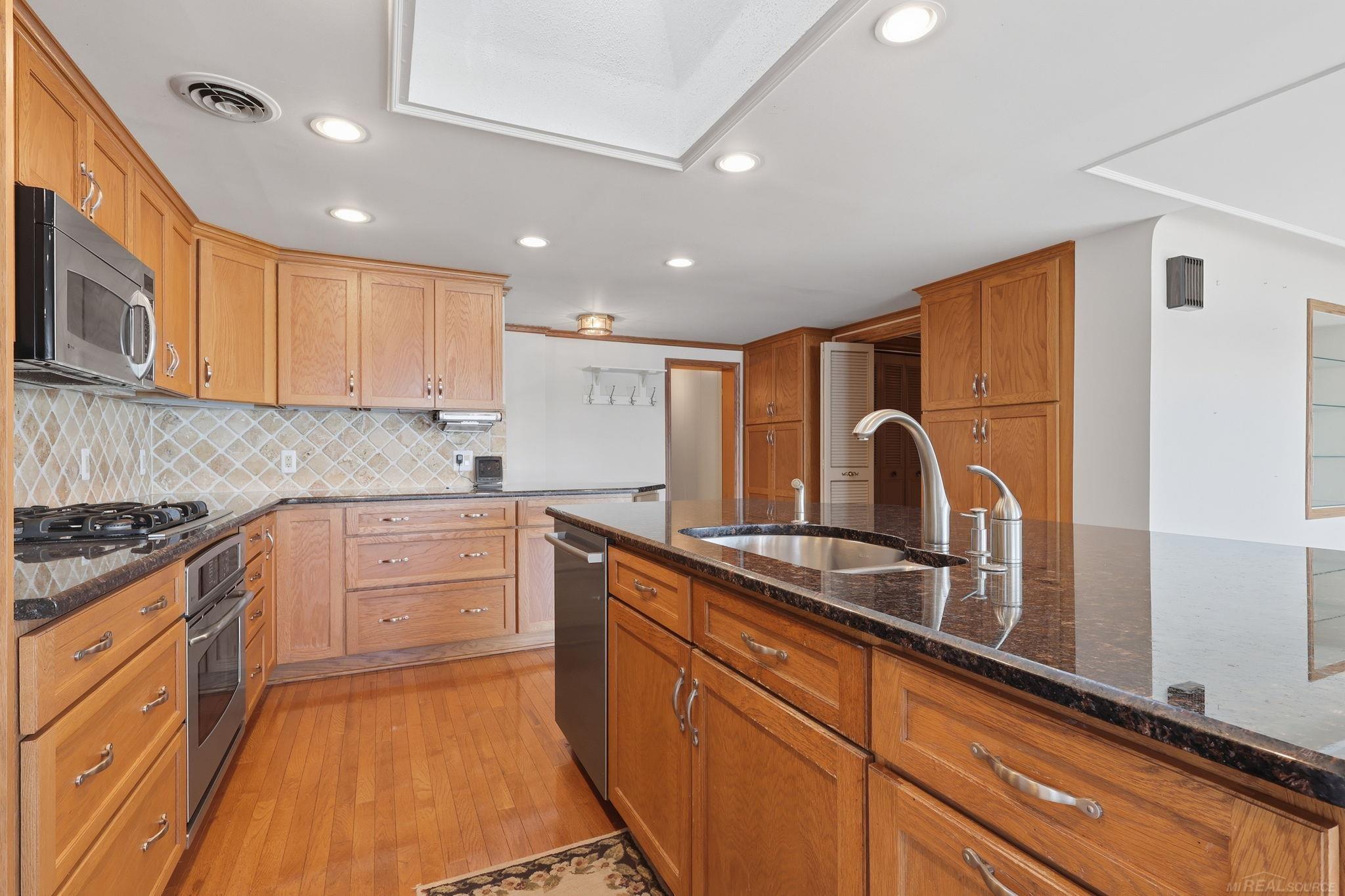 3549 River Road Road