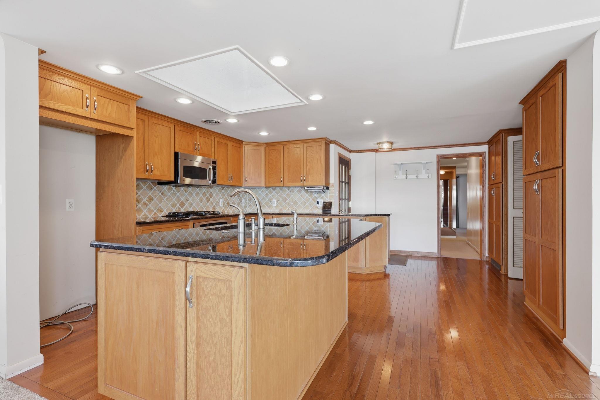 3549 River Road Road
