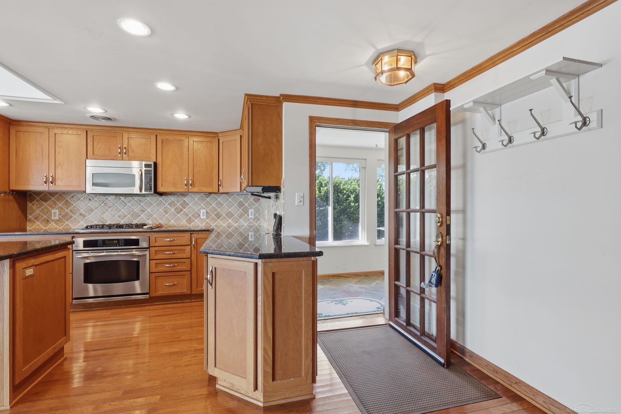 3549 River Road Road