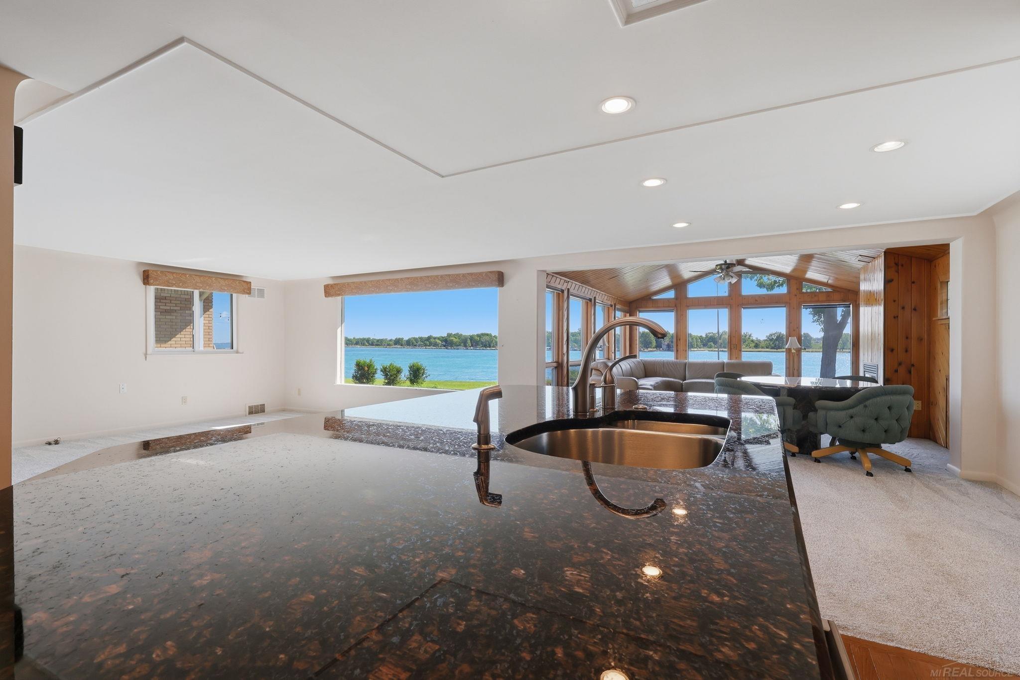 3549 River Road Road