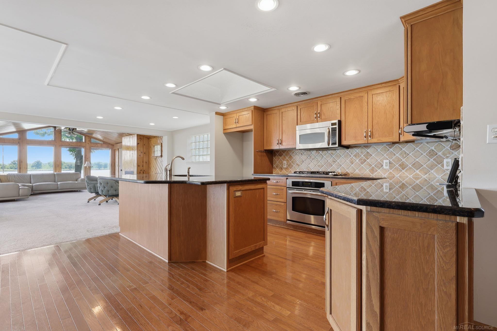 3549 River Road Road