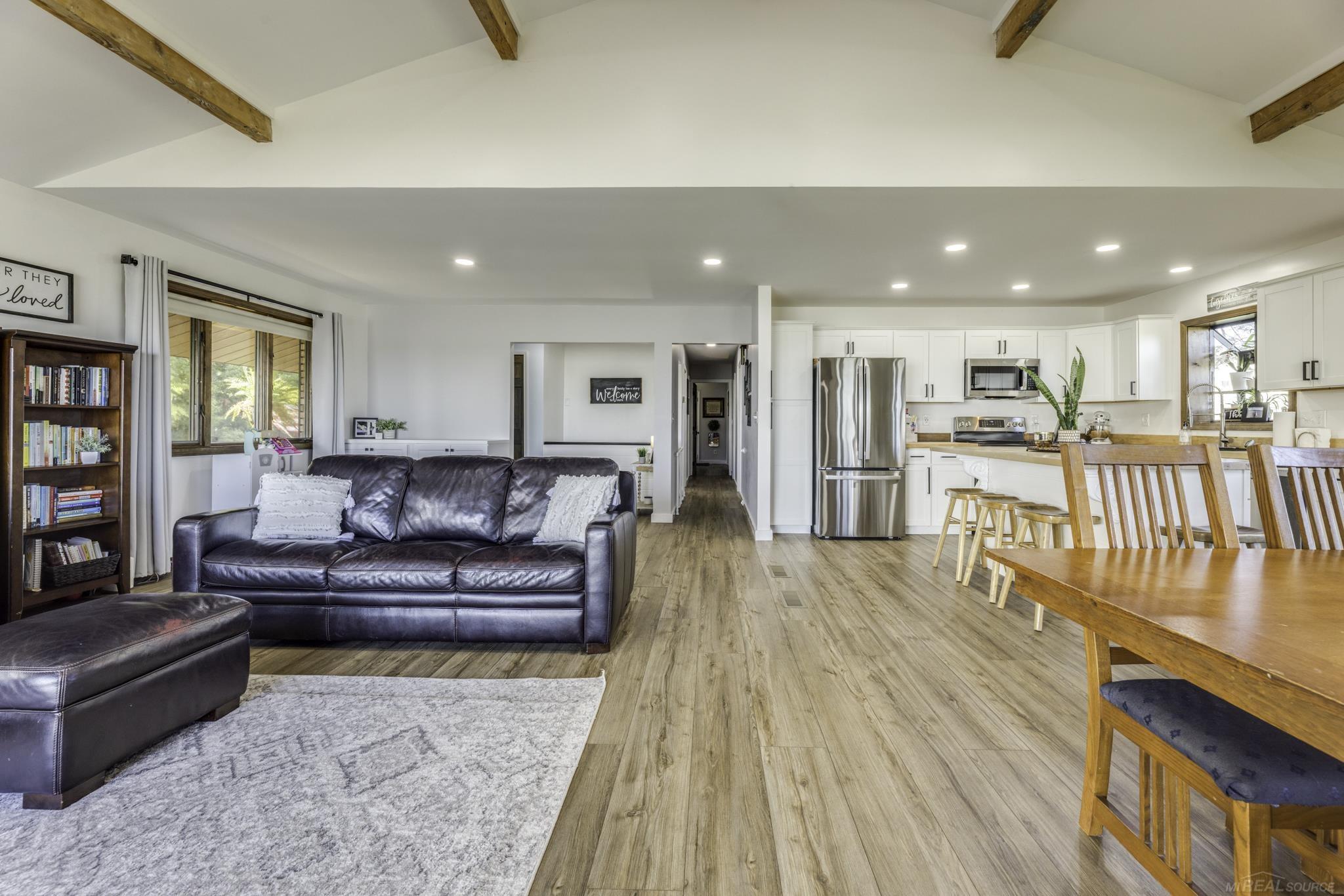 8915 Lakeshore Road