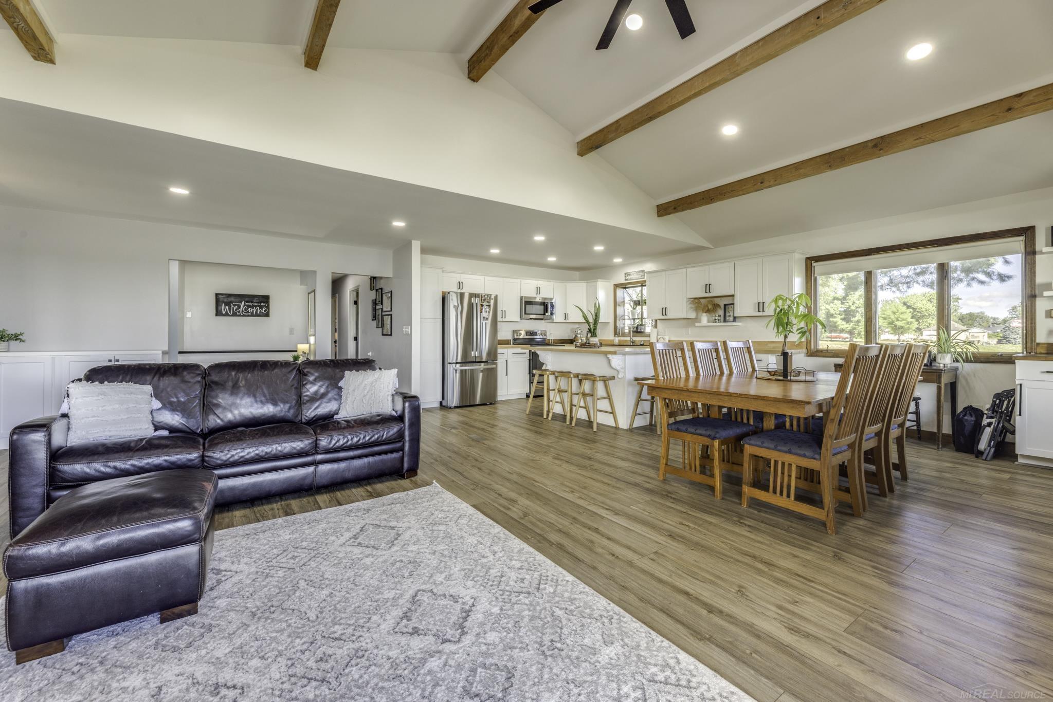 8915 Lakeshore Road