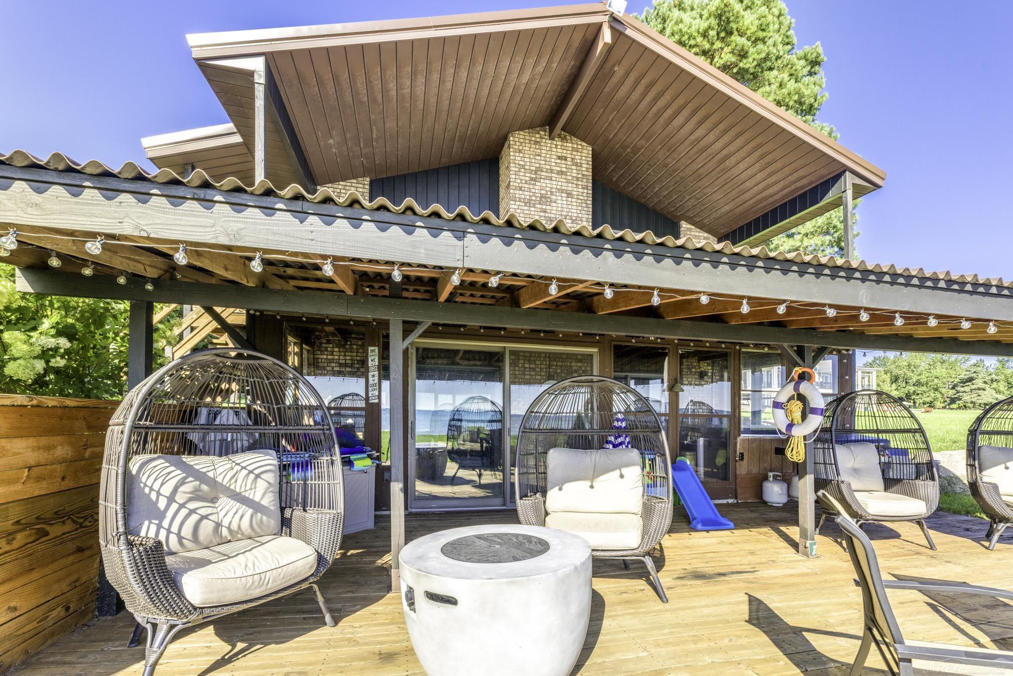8915 Lakeshore Road