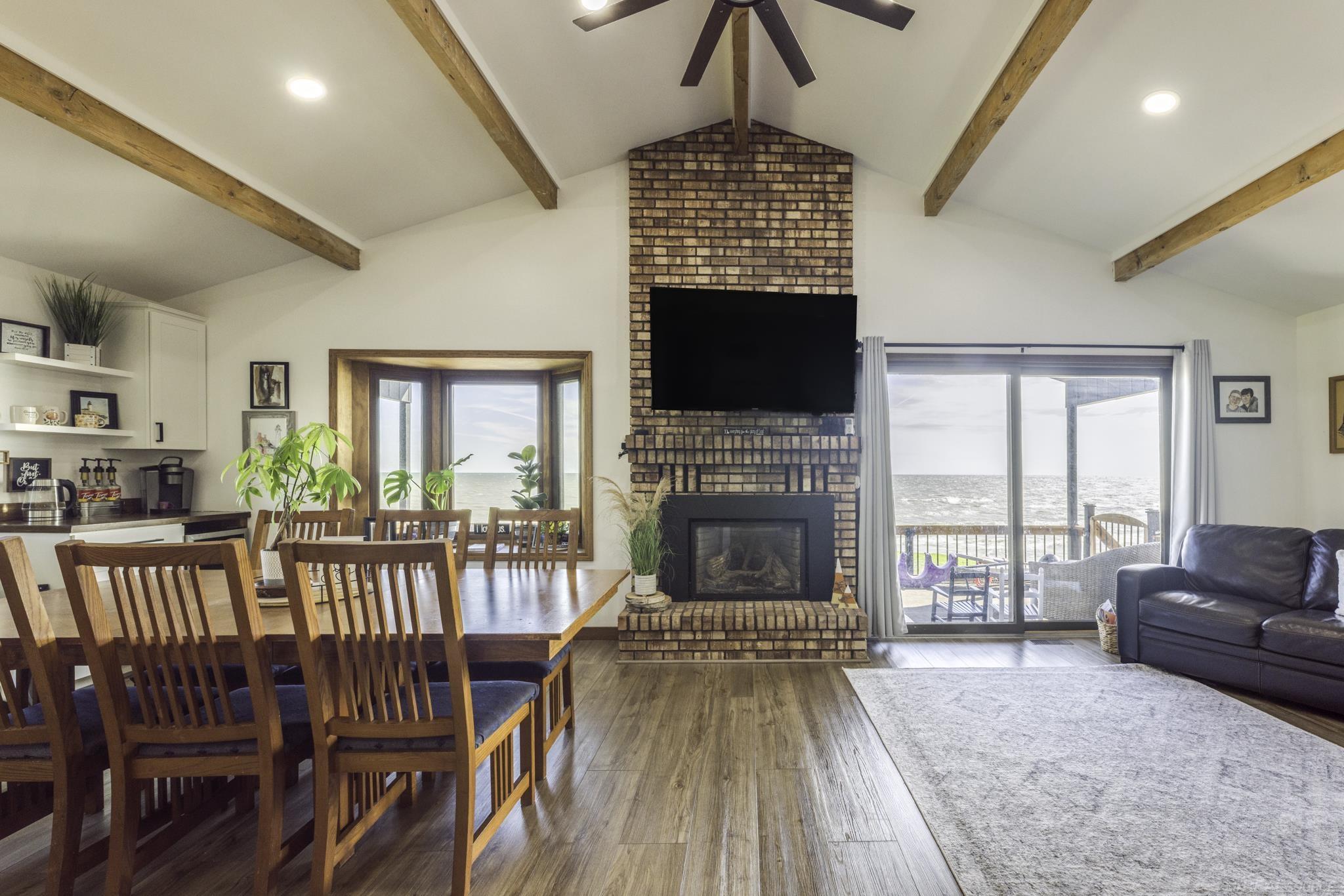 8915 Lakeshore Road