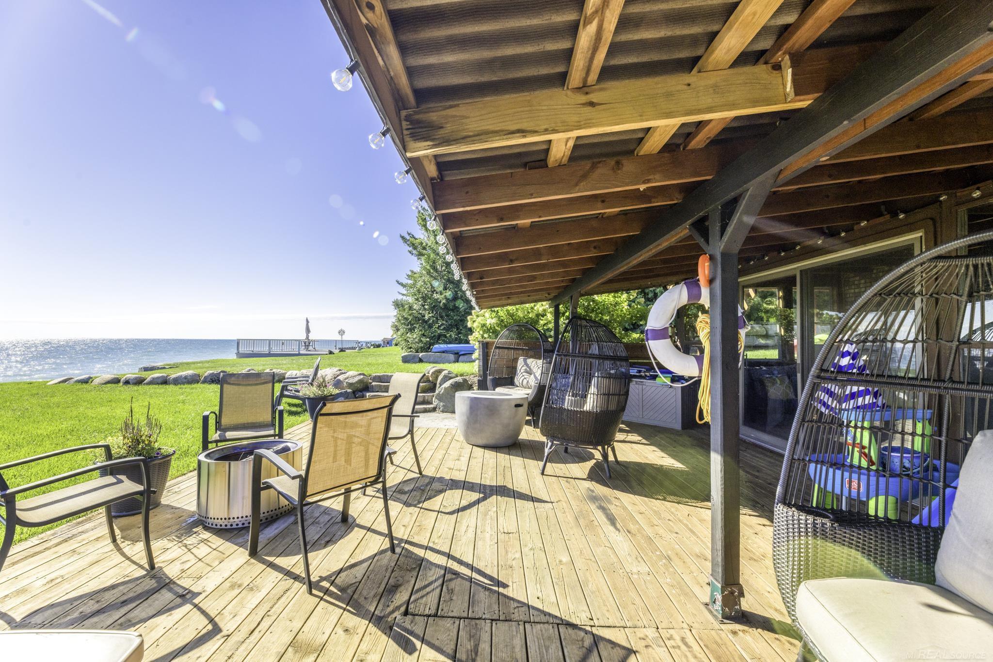 8915 Lakeshore Road
