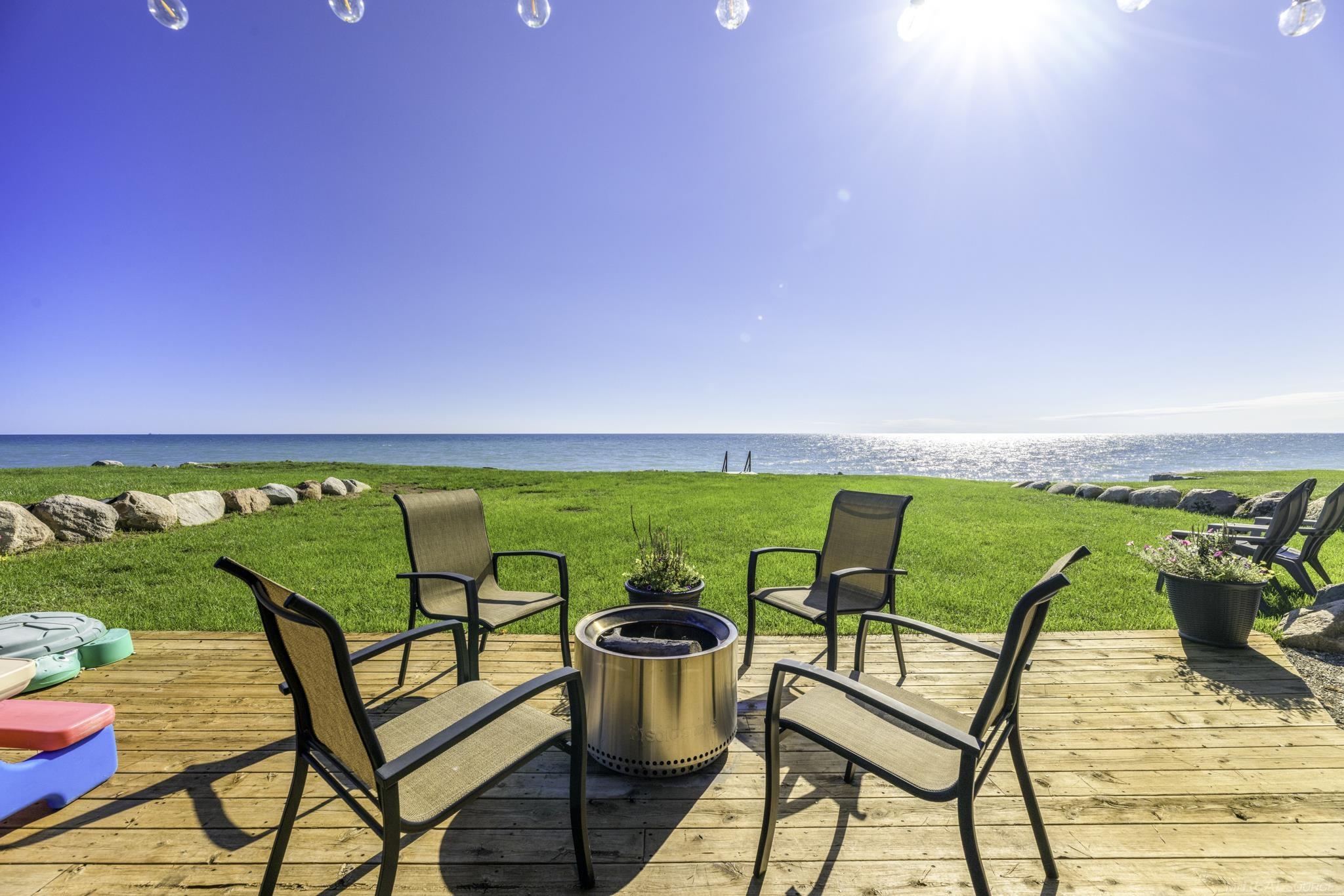 8915 Lakeshore Road